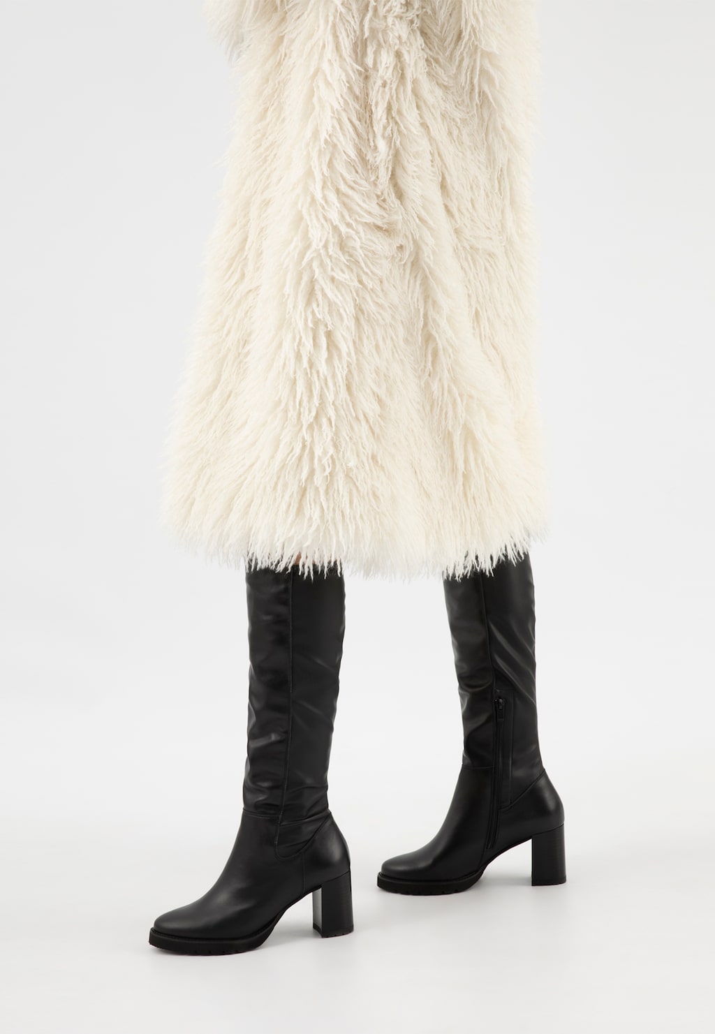 Czarne ocieplane kozaki skórzane na obcasie 71124-81 Widok 7