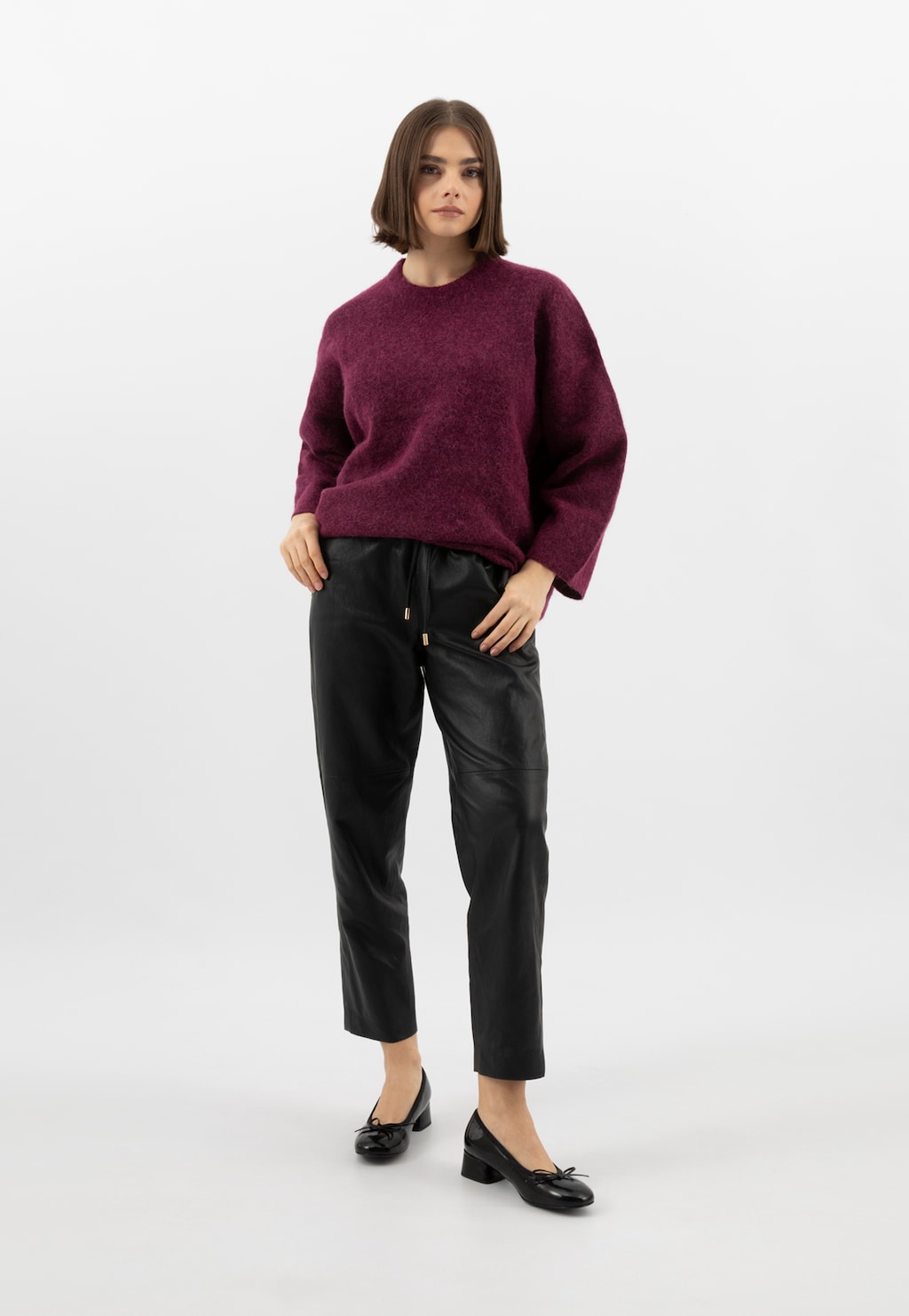 Čierne lakované dámske lodičky na širokom podpätku 35175-31 Widok 1