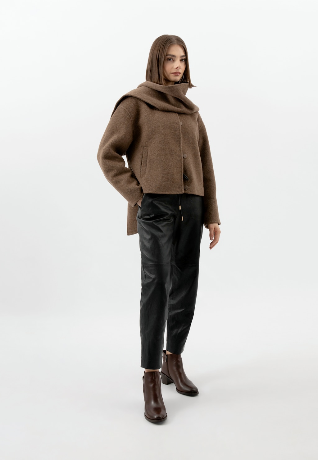 Ocieplane botki z brązowej skóry licowej na obcasie 55327-52 Widok 1