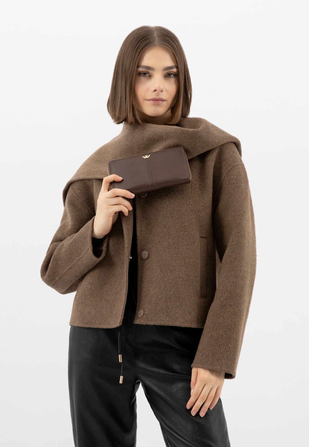 Skórzany czekoladowy portfel damski z ozdobnym przeszyciem 91083-52 Widok 1