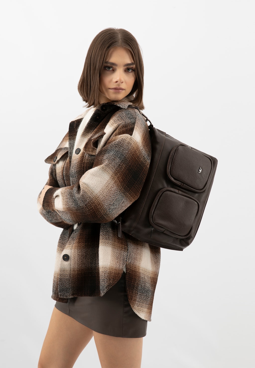 Skórzany czekoladowy kuferek damski z dwiema zewnętrznymi kieszeniami 80441-52 Widok 1