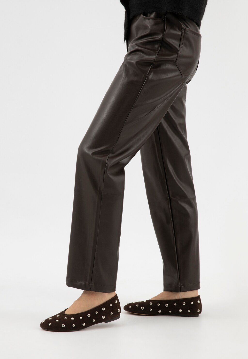 Semišové balerínky v čokoládovej farbe s cvokmi 44066-62 Widok 8