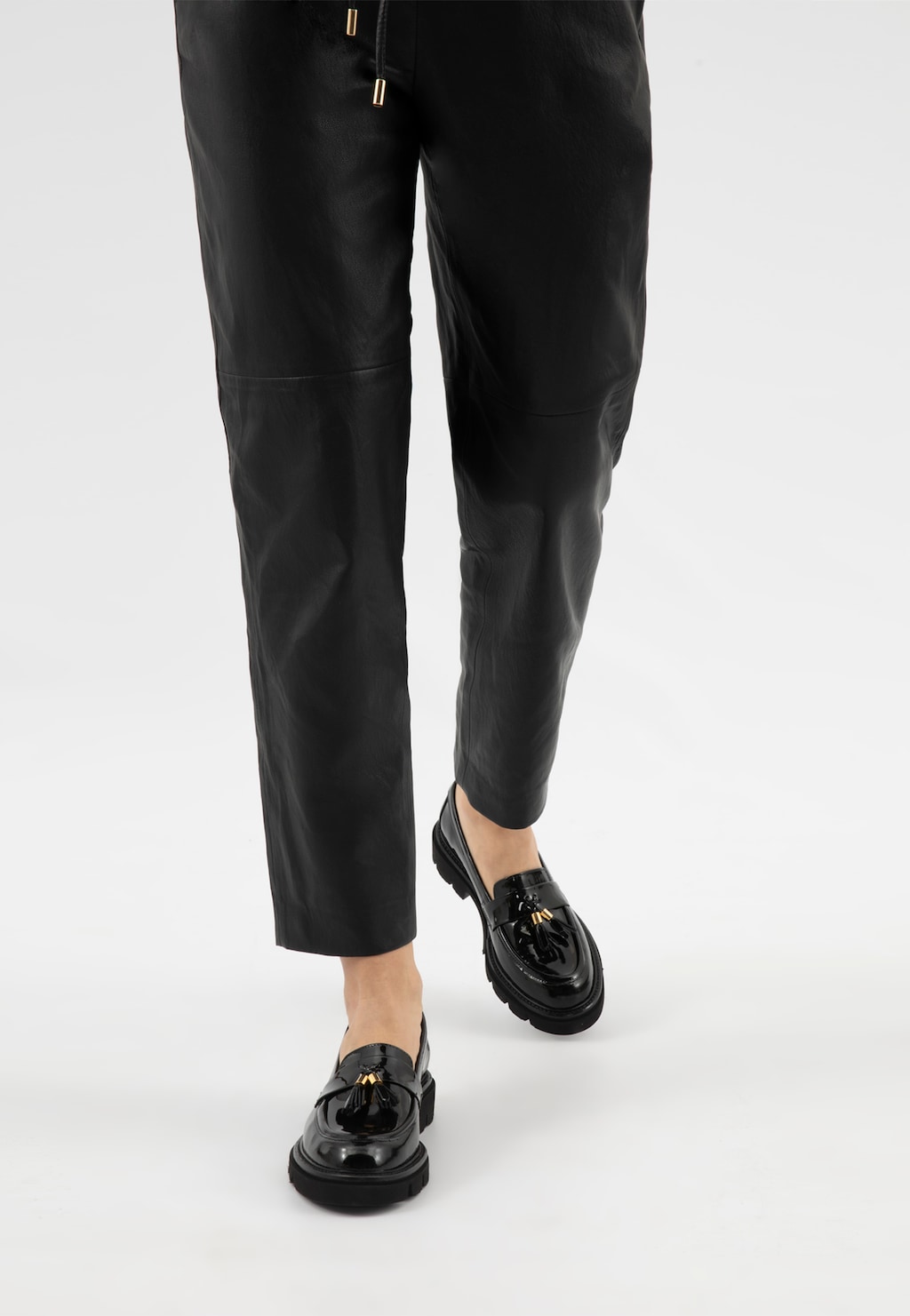 Čierne lakované mokasíny so zdobným strapcami 46364-31 Widok 8