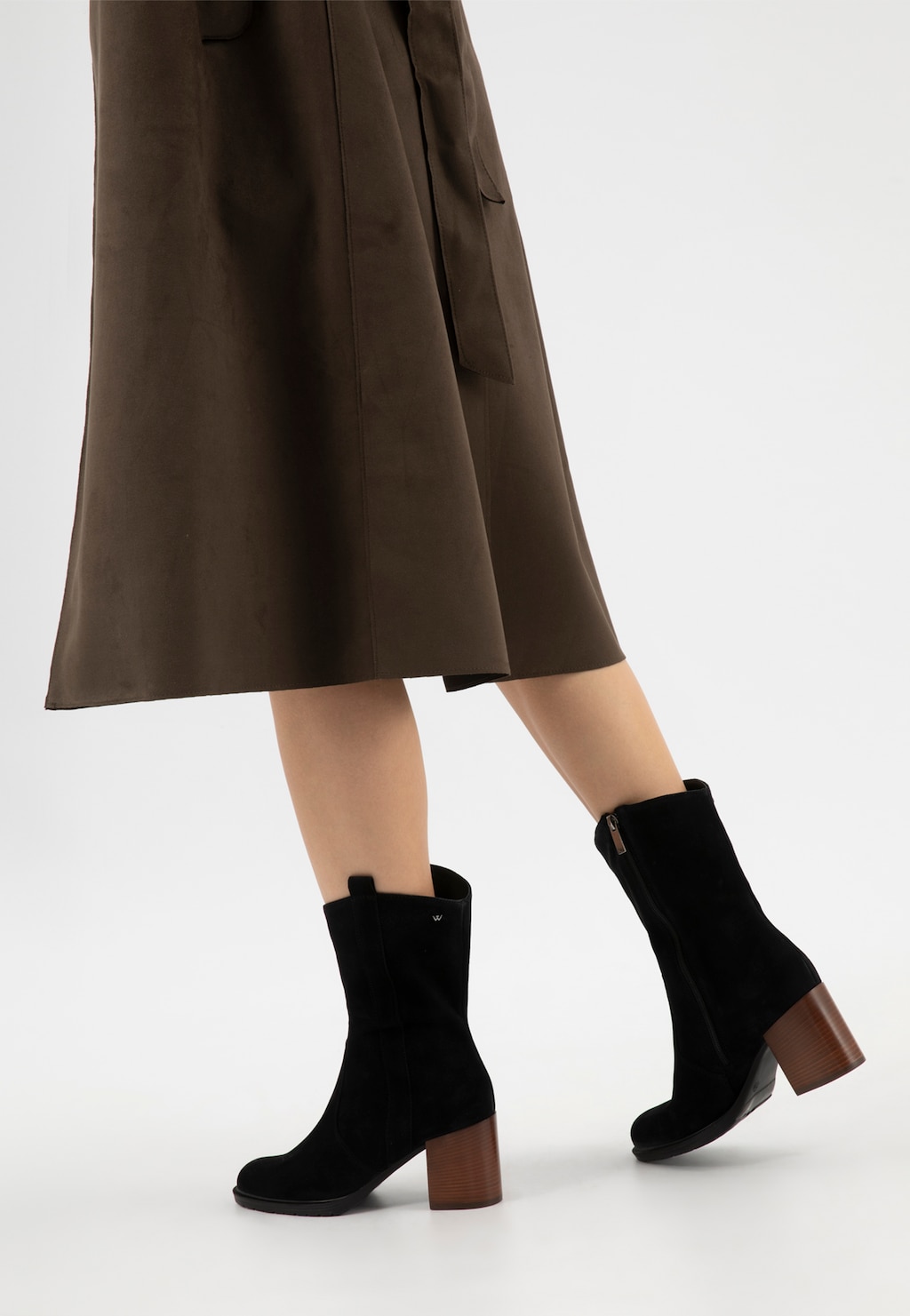 Czarne wysokie botki damskie na brązowym słupku 55325-61 Widok 7