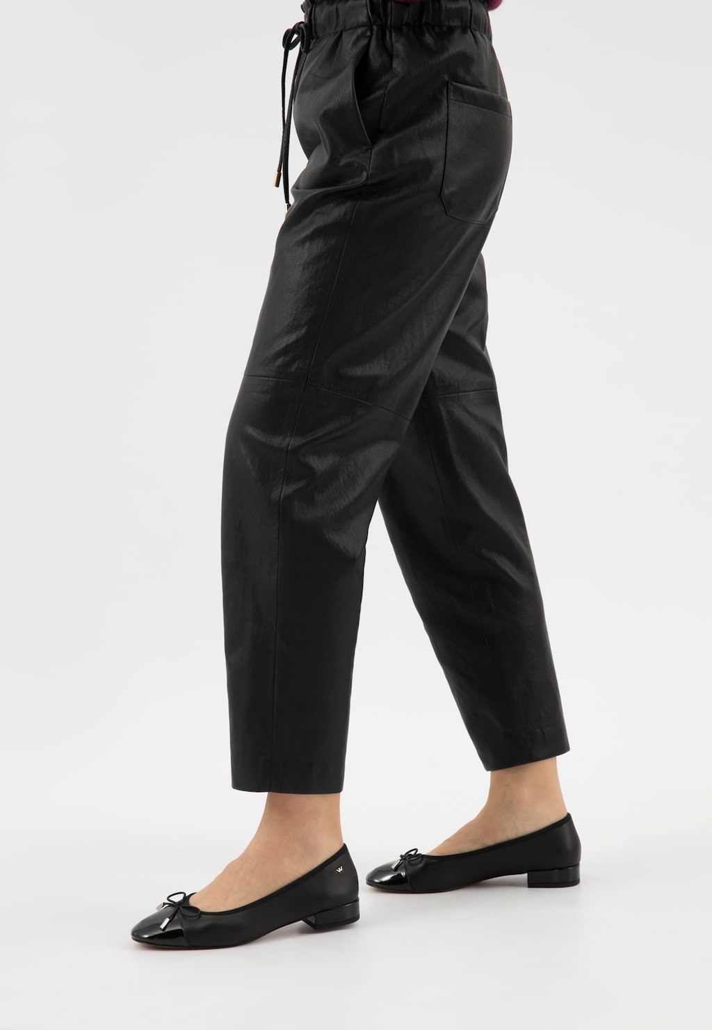 Eleganckie baleriny na obcasie z błyszczącym noskiem 44065-71 Widok 8