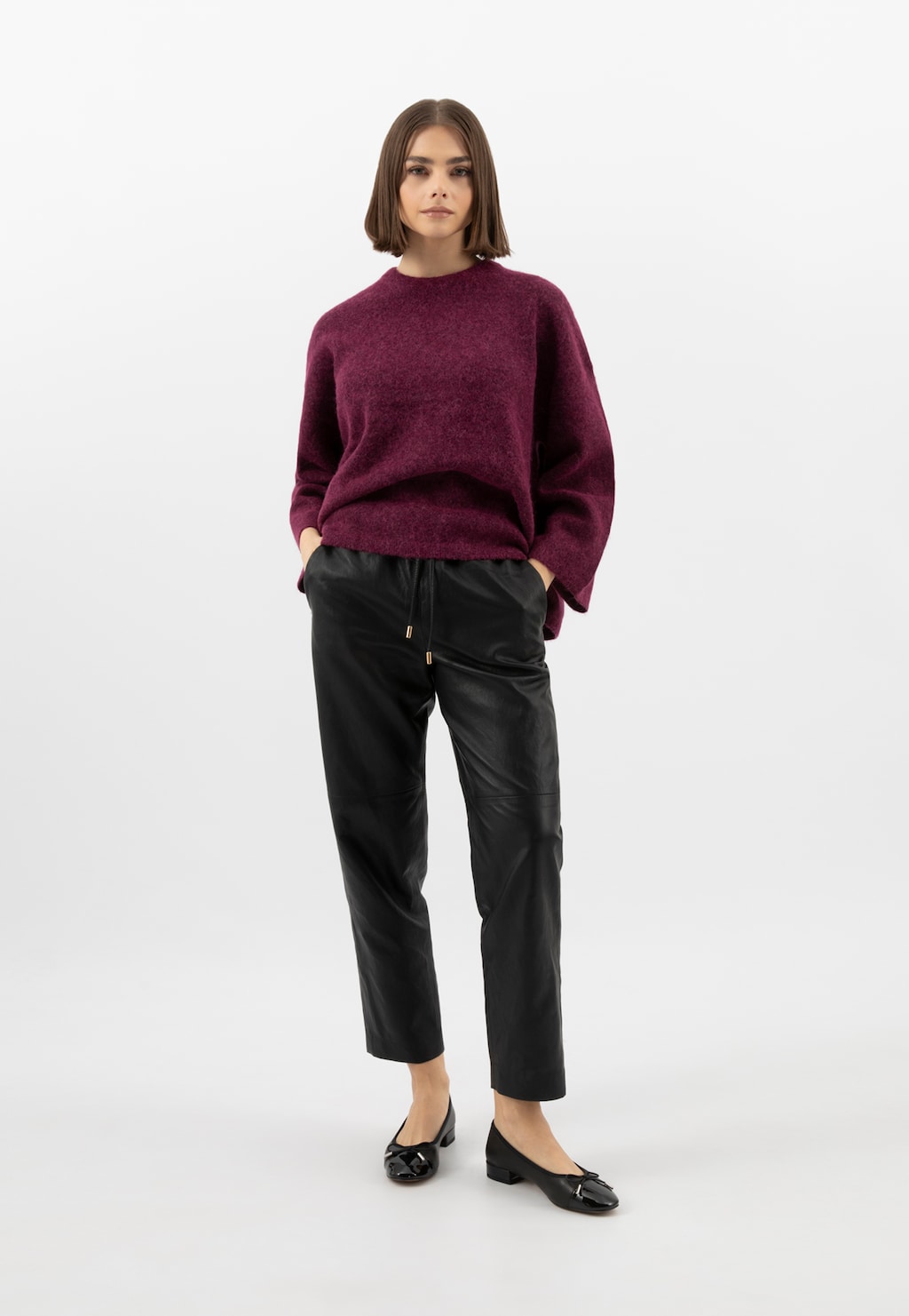 Eleganckie baleriny na obcasie z błyszczącym noskiem 44065-71 Widok 1