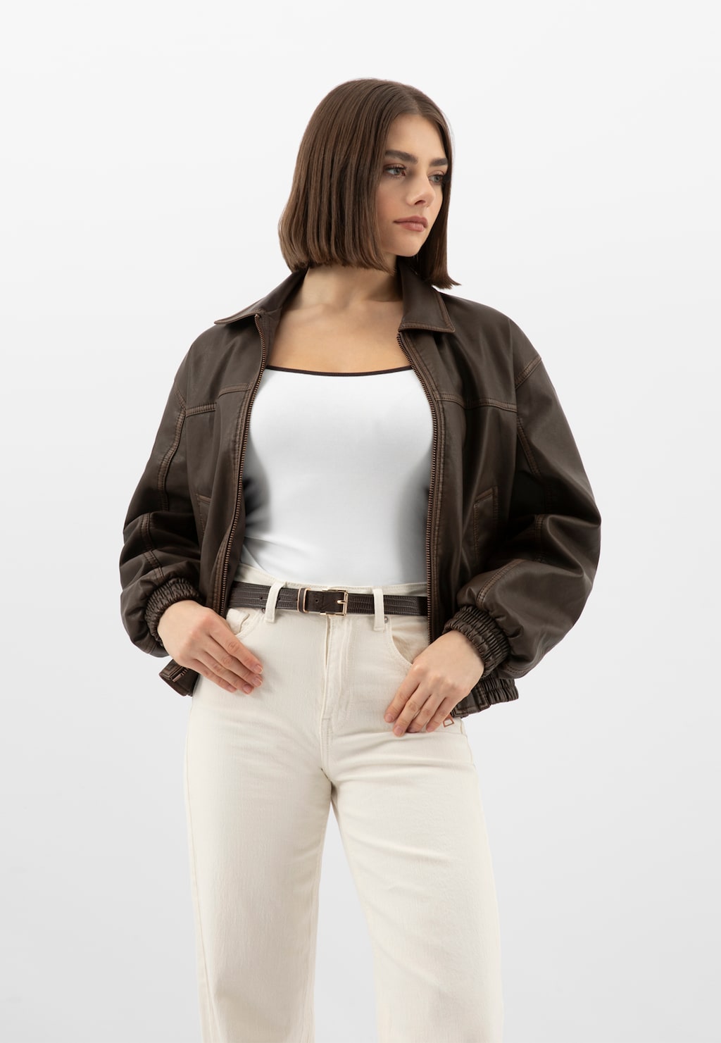 Brązowy tłoczony pasek z imitacją skóry krokodyla ze złotymi elementami 9966-53 Widok 1