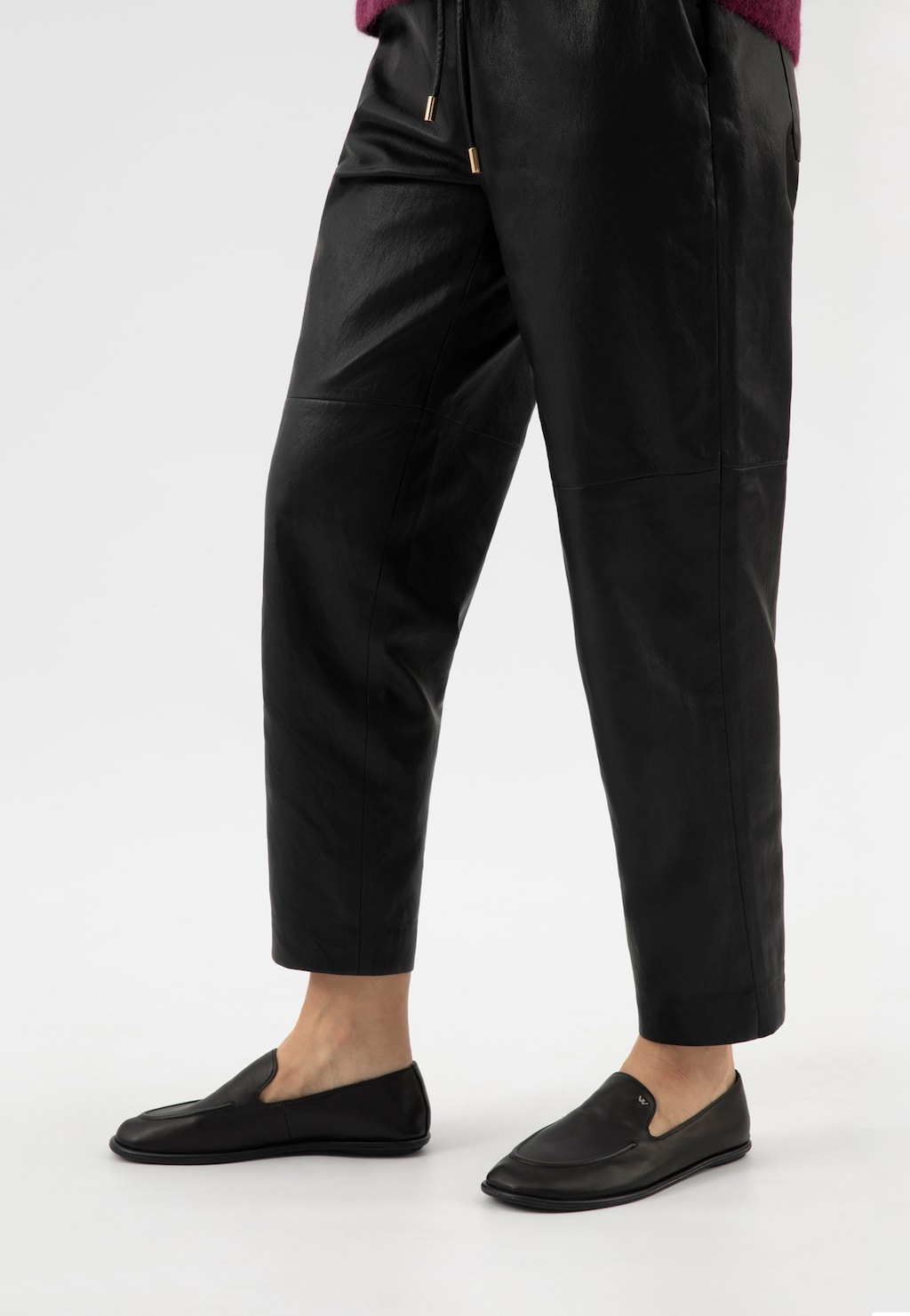 Čierne kožené dámske mokasíny na plochej podrážke 46373-51 Widok 8