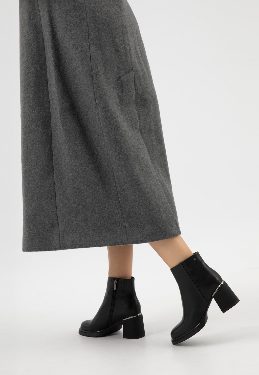 Czarne skórzane botki damskie na szerokim słupku 55340-51 Widok 8