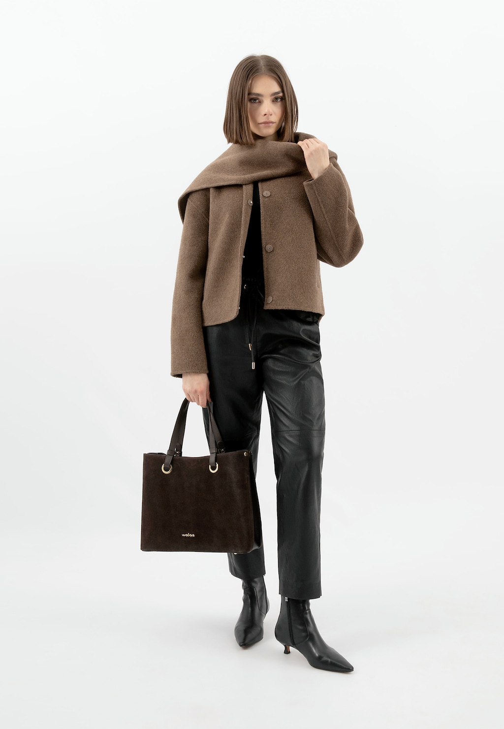 Veľká tmavohnedá dámska kabelka z velúrovej useňoviny 80427-72 Widok 9