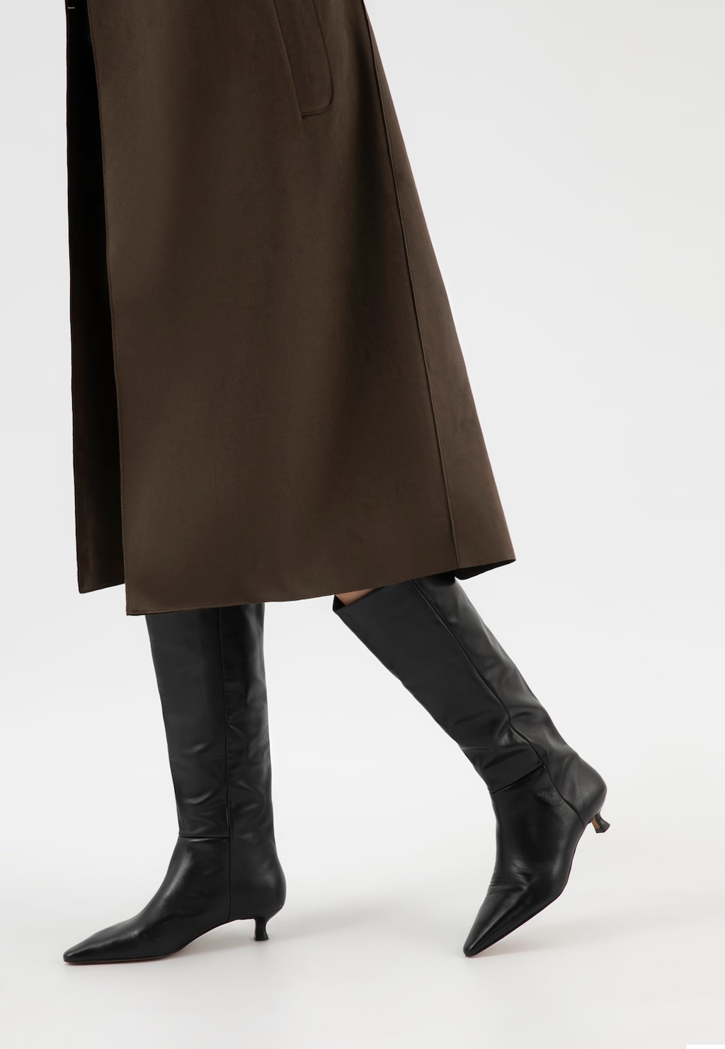 Čierne kožené čižmy dámske na nízkom podpätku 71119-51 Widok 7