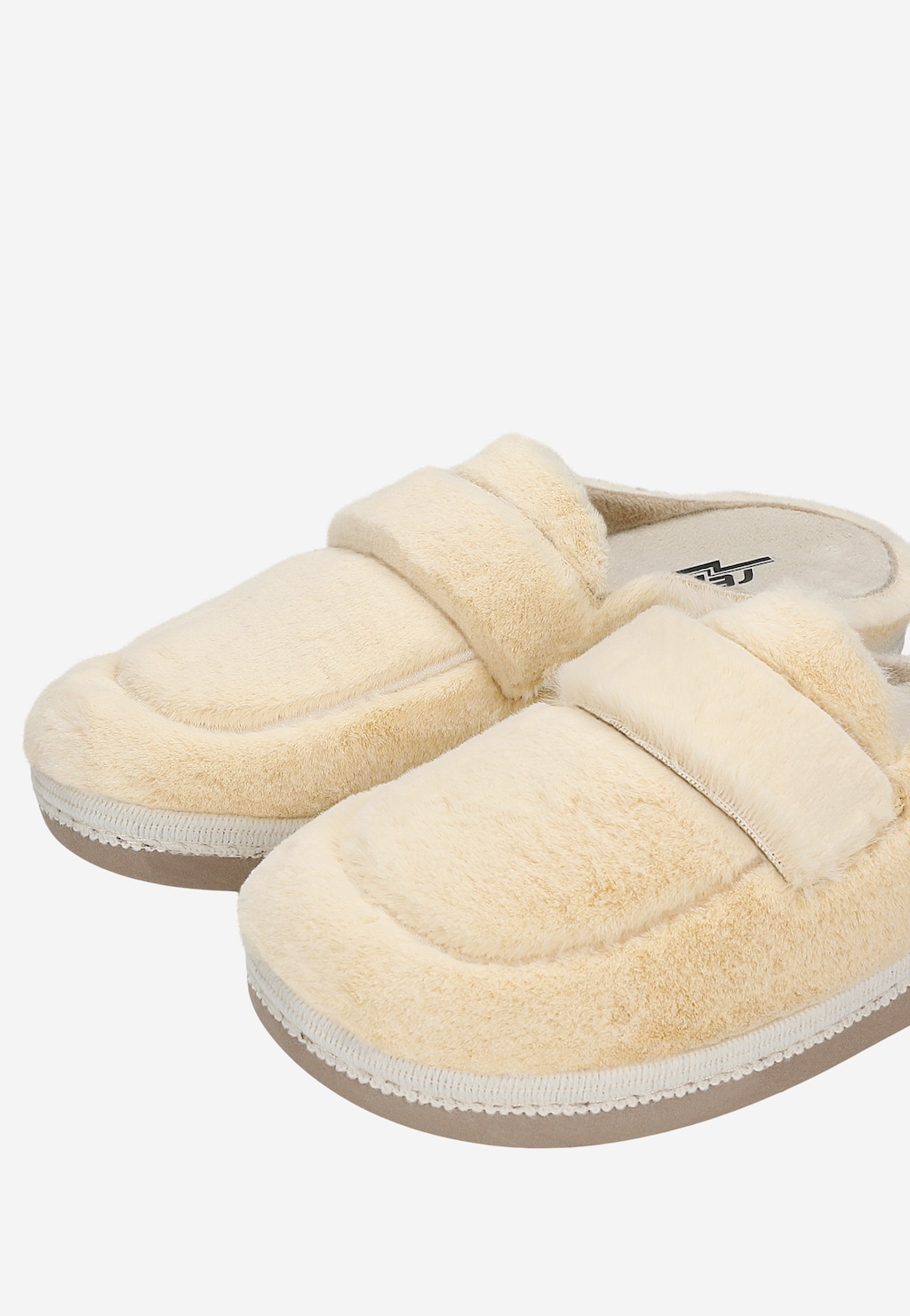 Beżowe futrzane kapcie RELAKS R34013-19 Widok 7