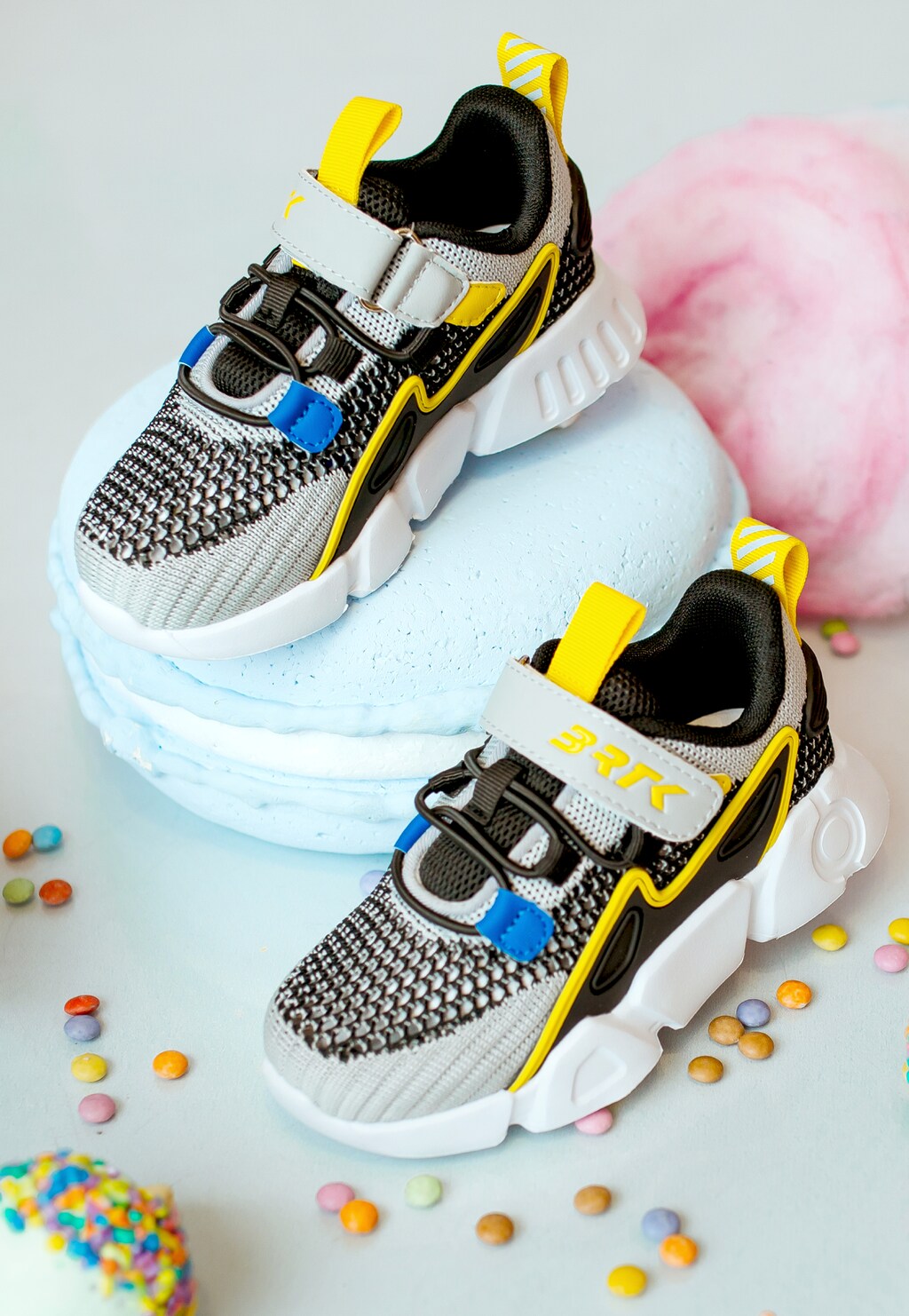 Čierno-sivé sieťované chlapčenské tenisky so žltými prvkami BARTEK 87007-18 Widok 10