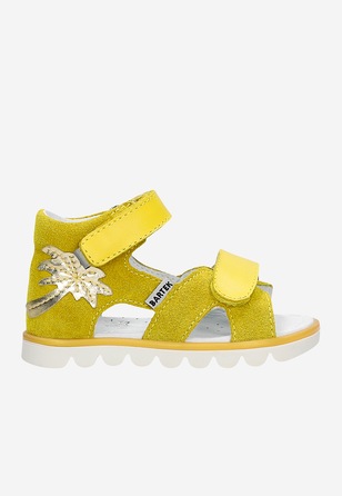 Žluté dívčí sandály BARTEK 11227017 s lesklou palmou