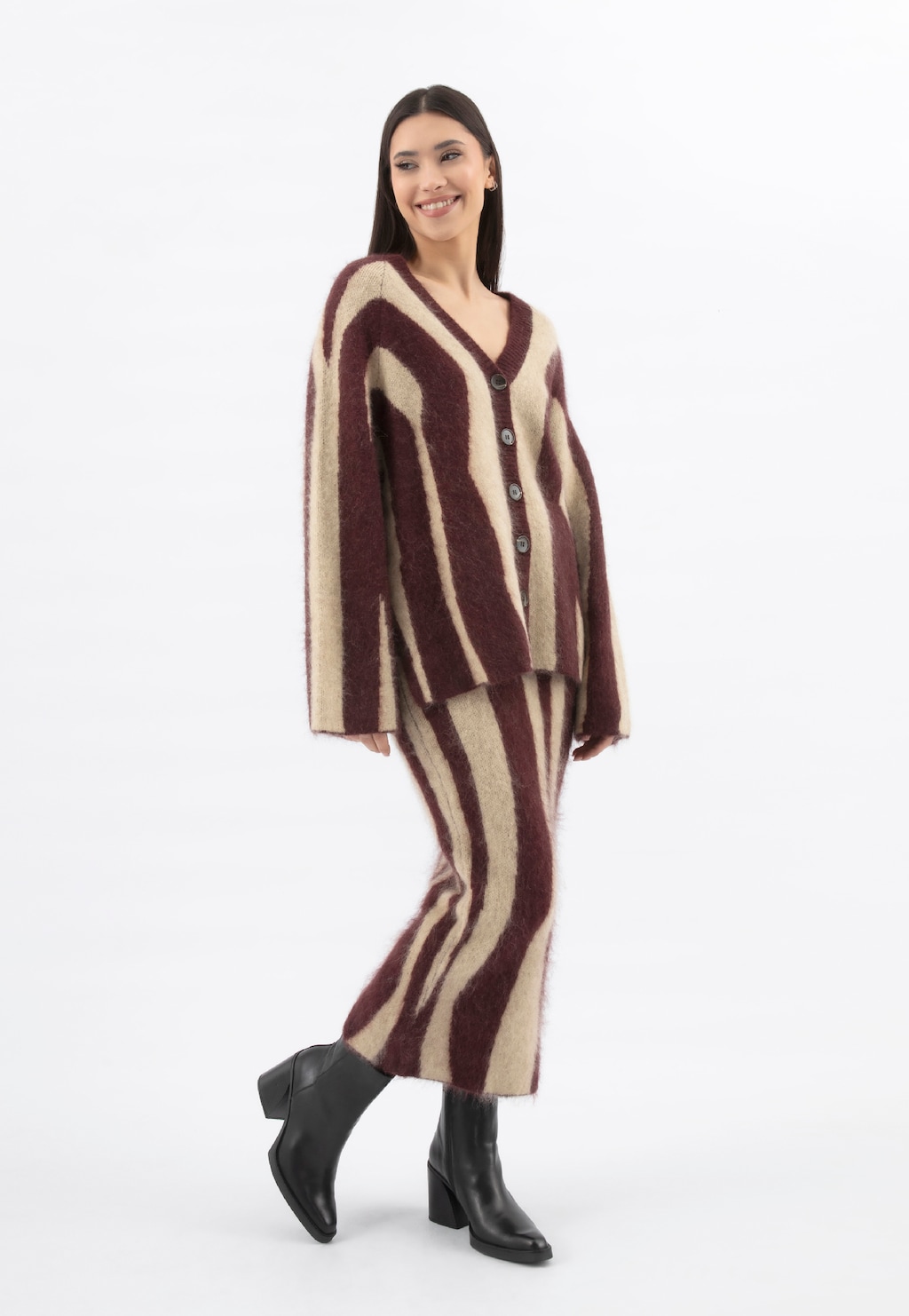 Čierne kožené kotníkové topánky na nízkom podpätku 55329-51 Widok 1