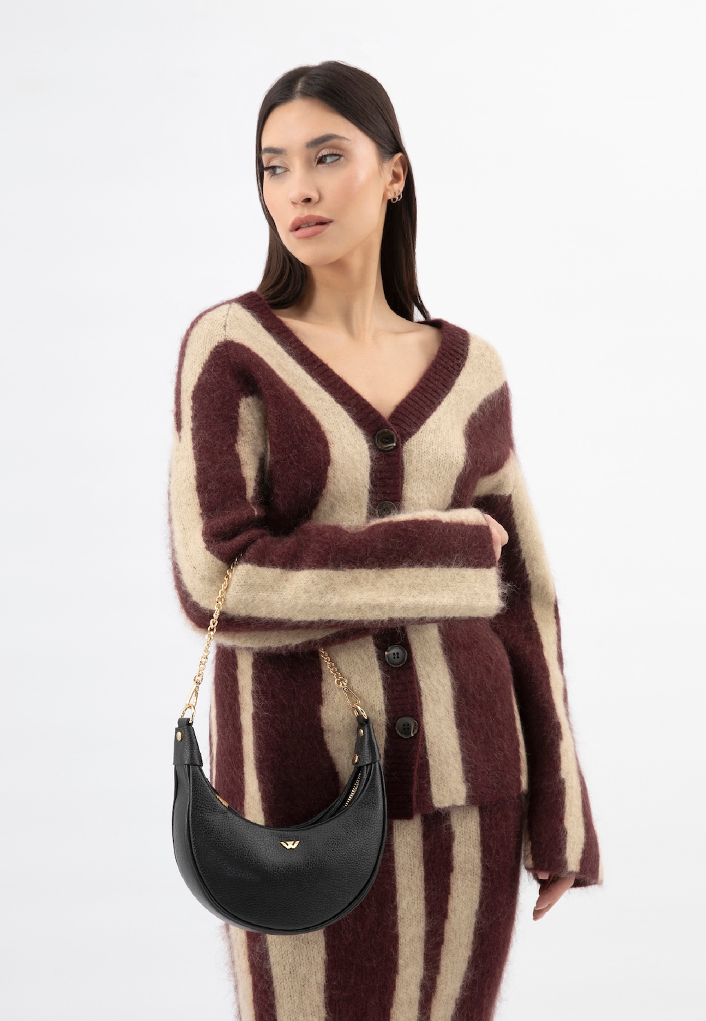 Mała czarna torebka bagietka ze złotym łańcuchem 80454-51 Widok 1