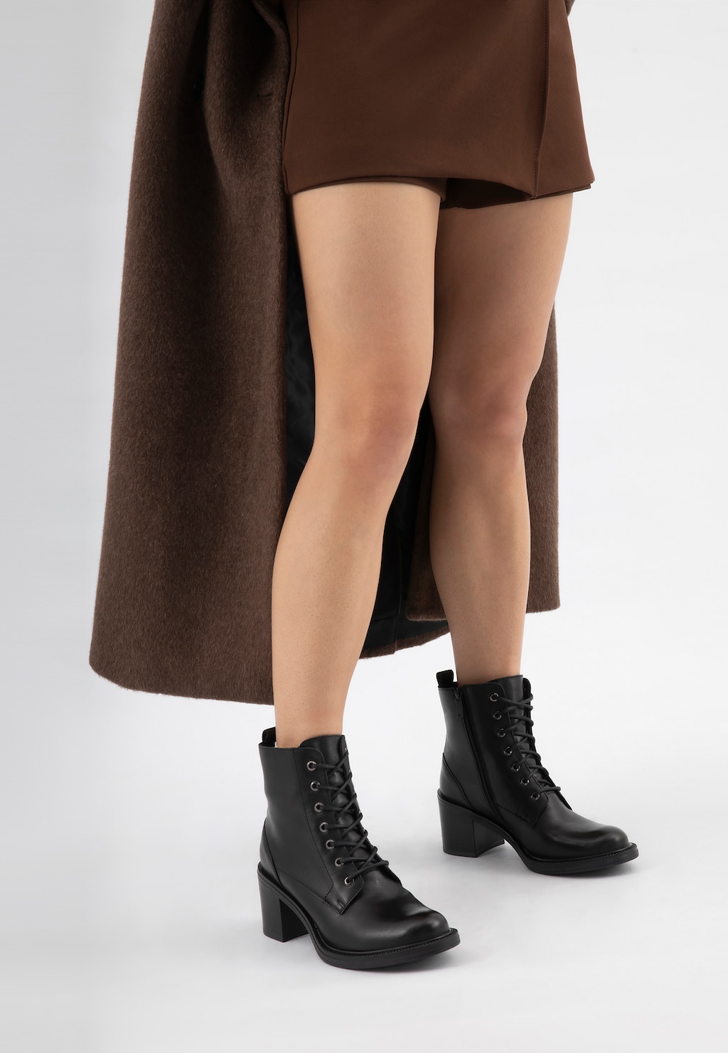 Čierne kožené dámske kotníkové topánky na podpätku 64140-51 Widok 7