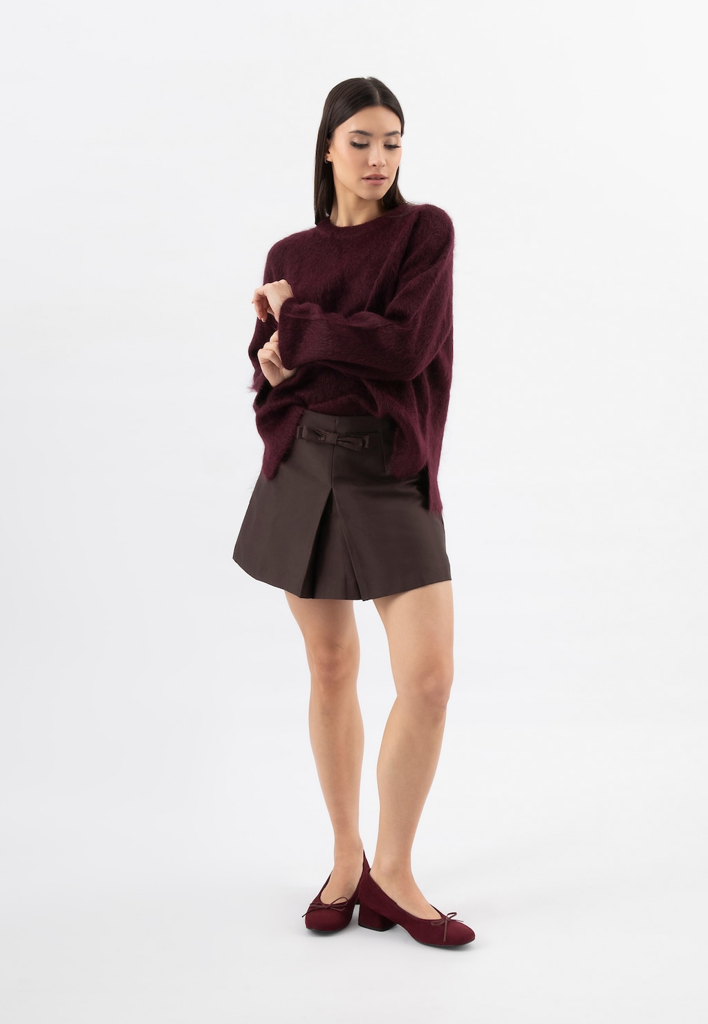 Bordowe niskie czółenka damskie z zamszowej skóry 35175-66 Widok 9