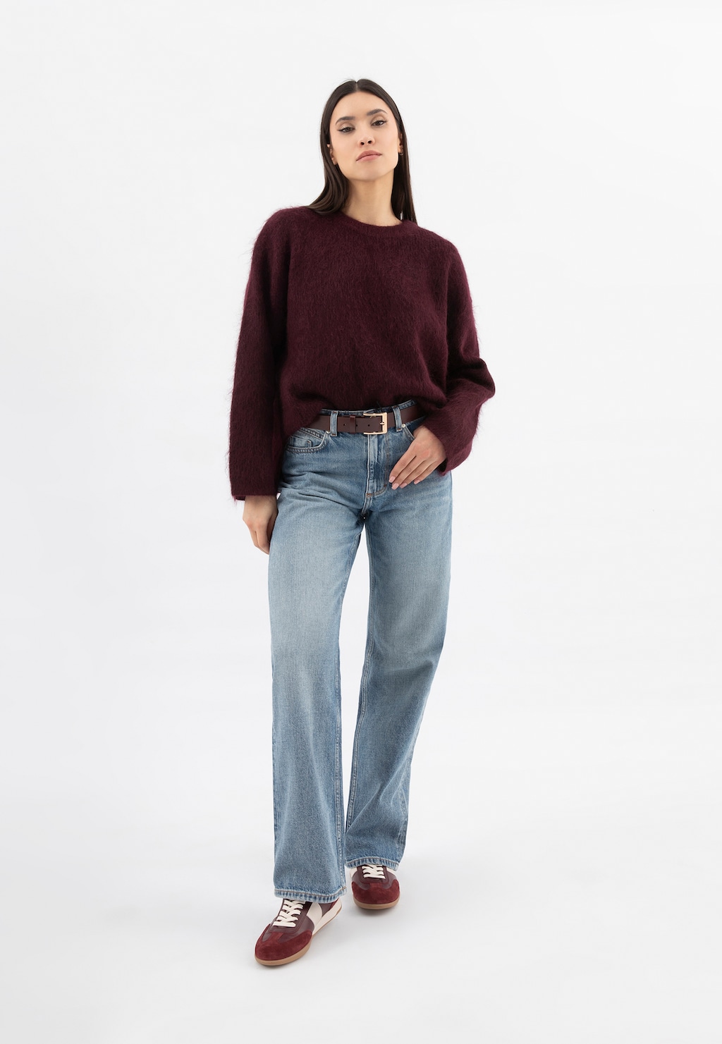 Bordowe trampki damskie z białymi wstawkami 46343-75 Widok 9