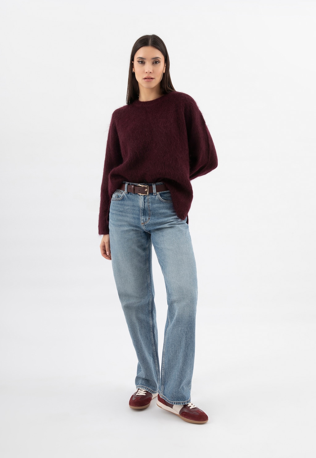 Bordowe trampki damskie z białymi wstawkami 46343-75 Widok 1