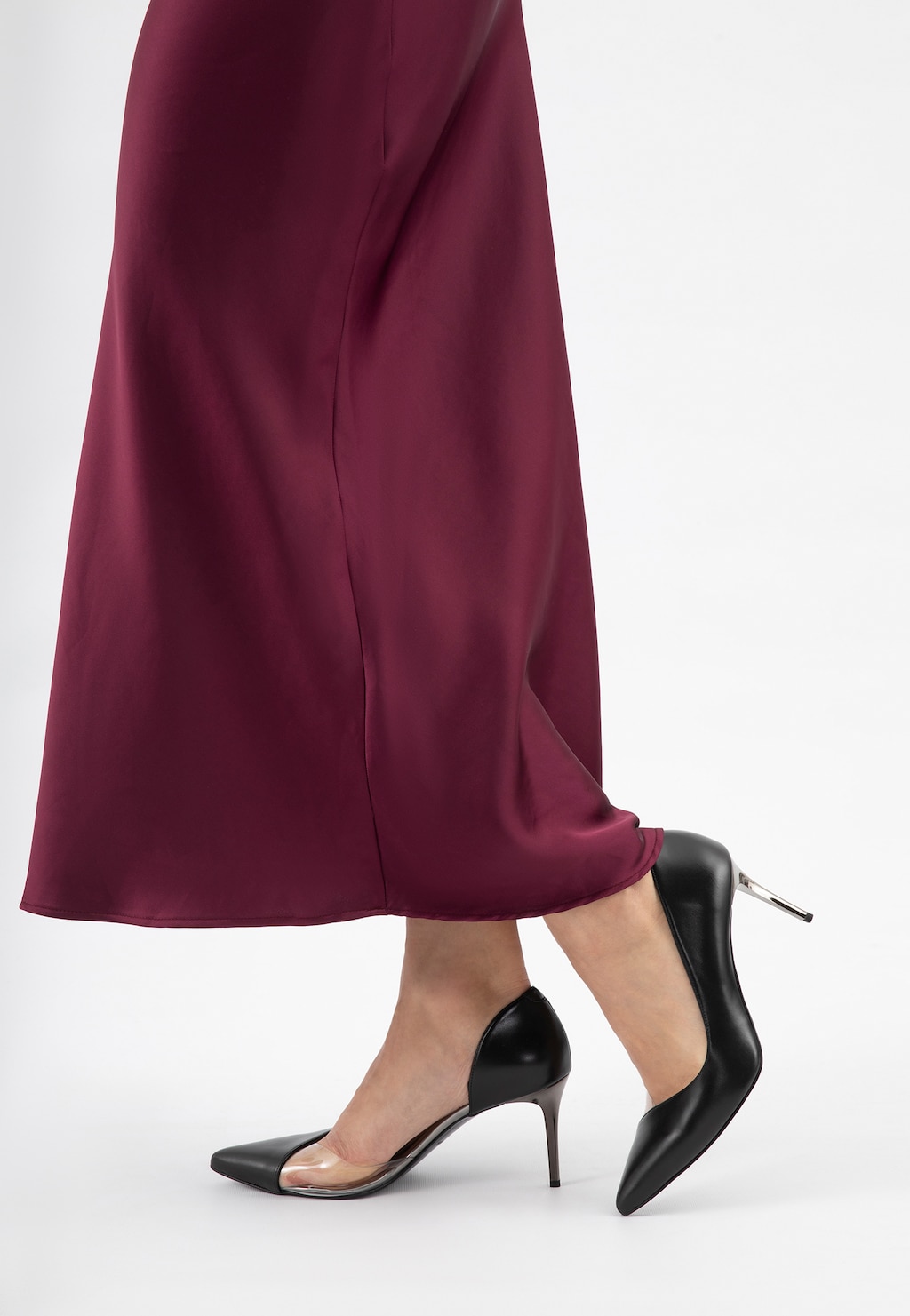 Čierne dámske lodičky na ihlovom podpätku s priehľadnou vložkou 35179-81 Widok 8