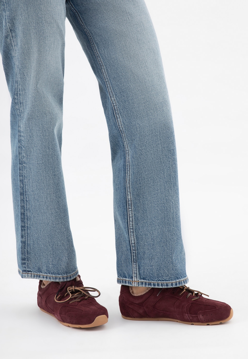 Bordowe sneakersy damskie z kożuszkiem 46371-65 Widok 8