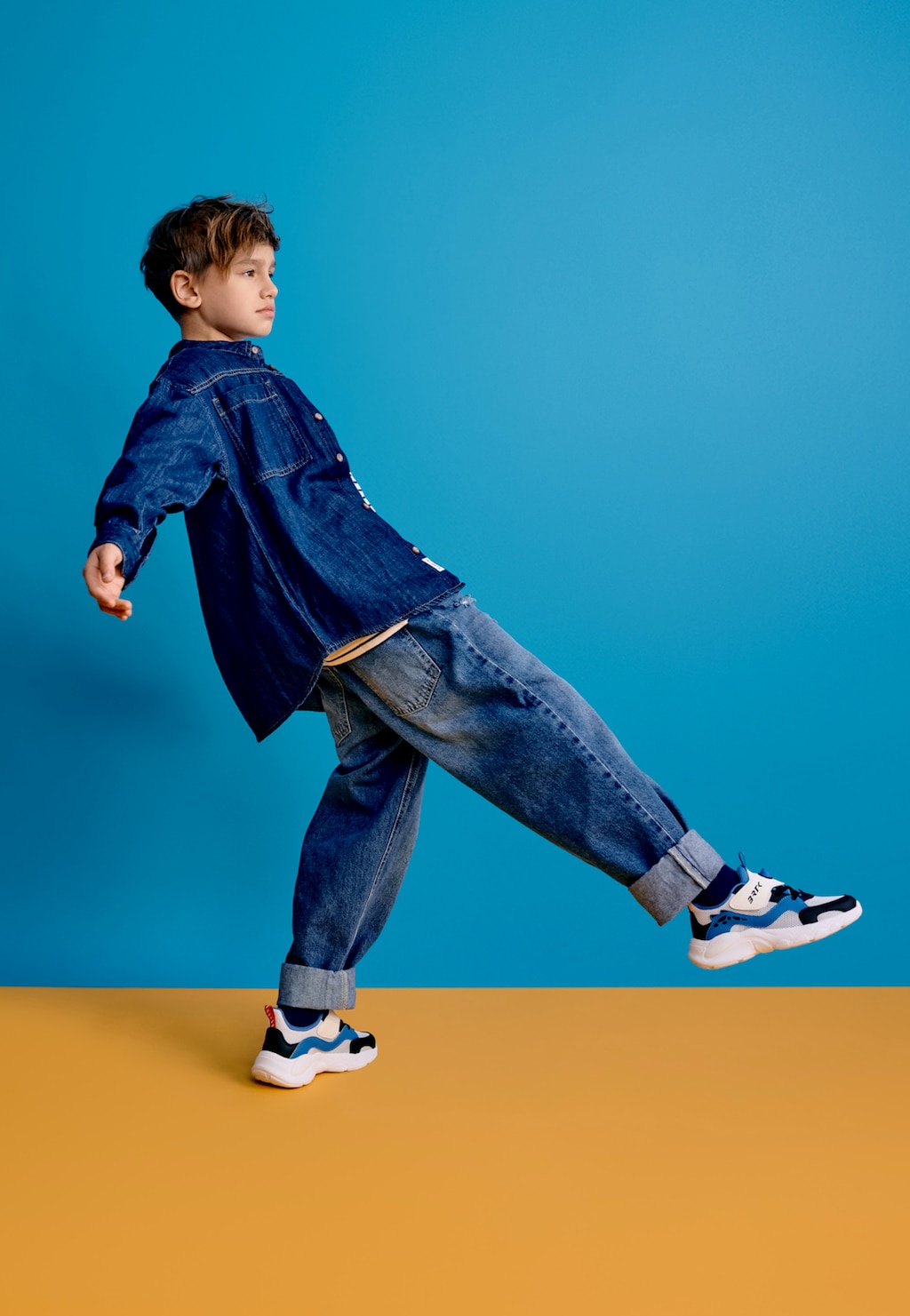 Biało-niebieskie sneakersy chłopięce BARTEK 87014-16 Widok 9