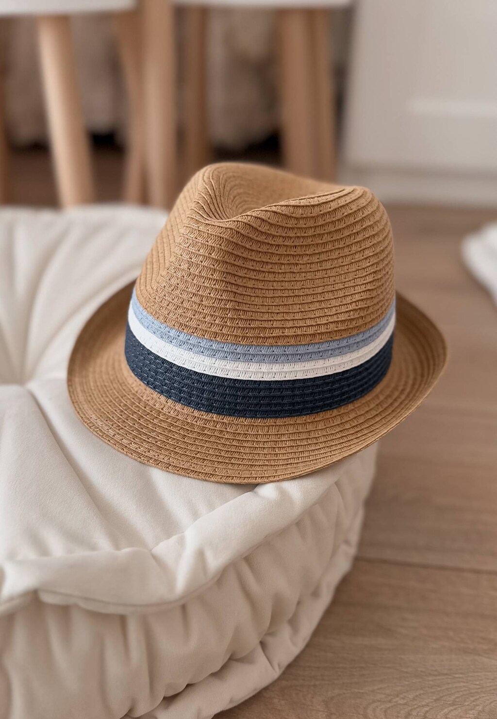 Pletený klobúk s modro-bielymi pruhmi Widok 8