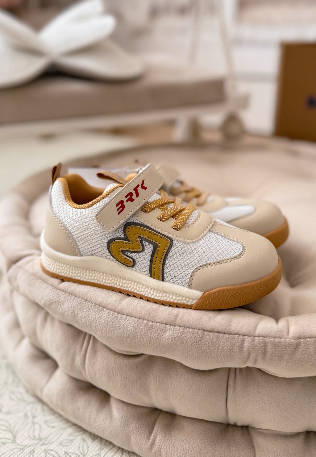 Biało-beżowe sneakersy dziecięce BARTEK 87012-14 Widok 8