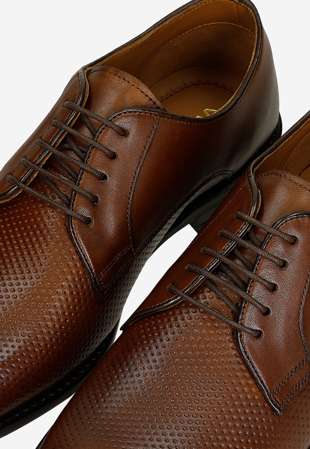 Brązowe wizytowe półbuty męskie z perforowanej skóry 10288-52 Widok 6