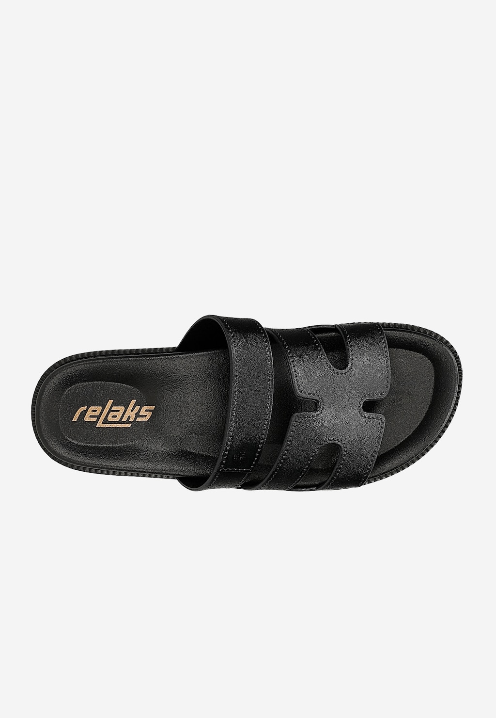 Czarne klapki damskie Relaks R74032-11 z szerokimi paskami, widok z góry, miękka wkładka z logo marki, płaska podeszwa.