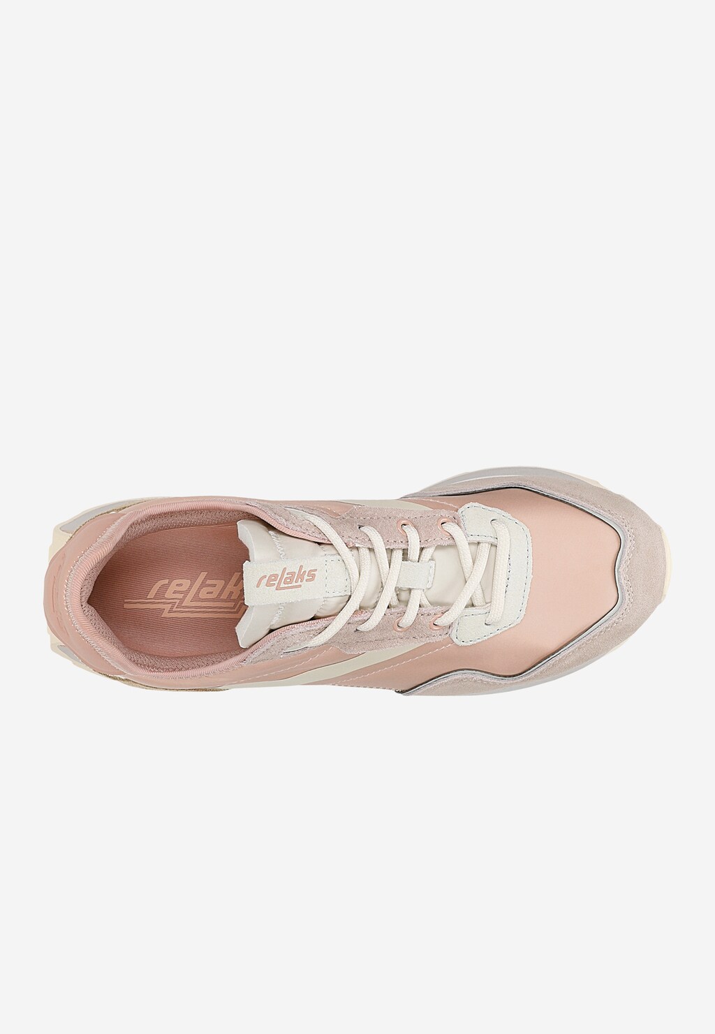 Różowe sneakersy damskie Relaks R4618015 widziane z góry, z białymi sznurówkami i logo Relaks na wkładce, łączone materiały: zamsz i tkanina.