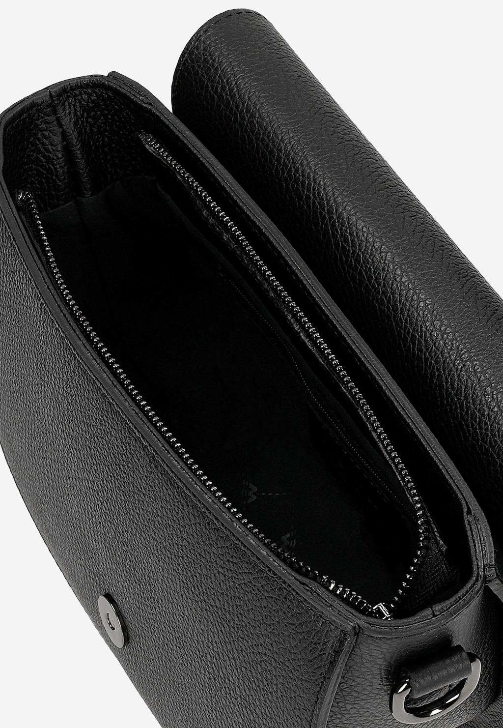 Wojas czarna torebka damska Saddle bag 80497-71 z łączonych skór – widok wnętrza z suwakiem i kieszenią wewnętrzną