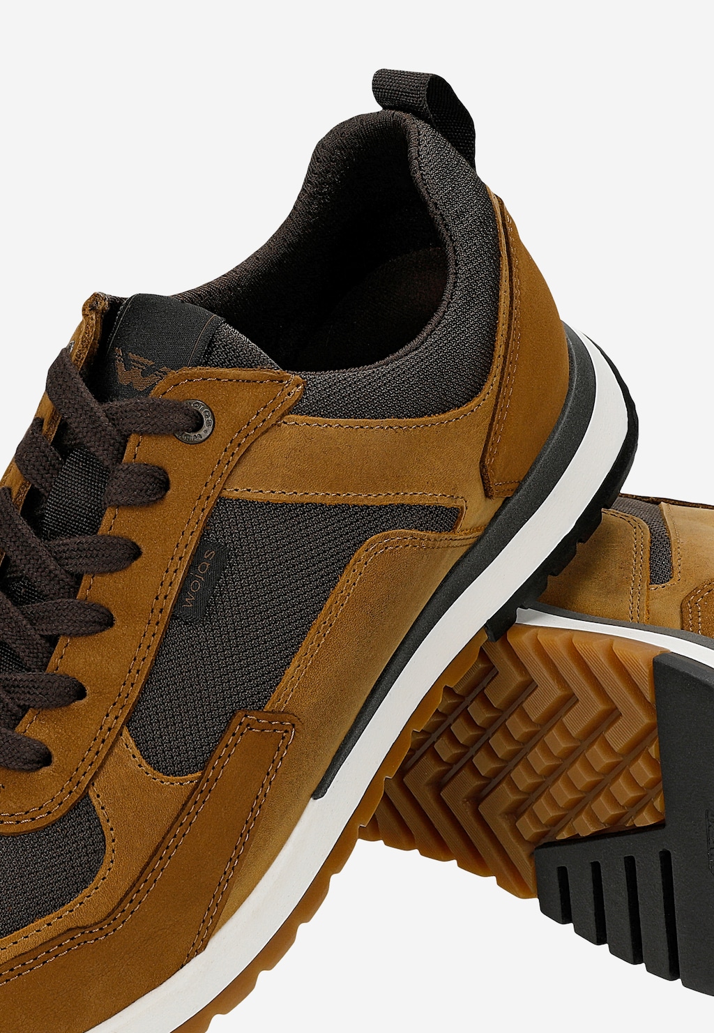 Wojas brązowe sneakersy męskie 10296-83 z kontrastowymi skórzanymi panelami, widok z boku i podeszwy, sznurowane, biała podeszwa.