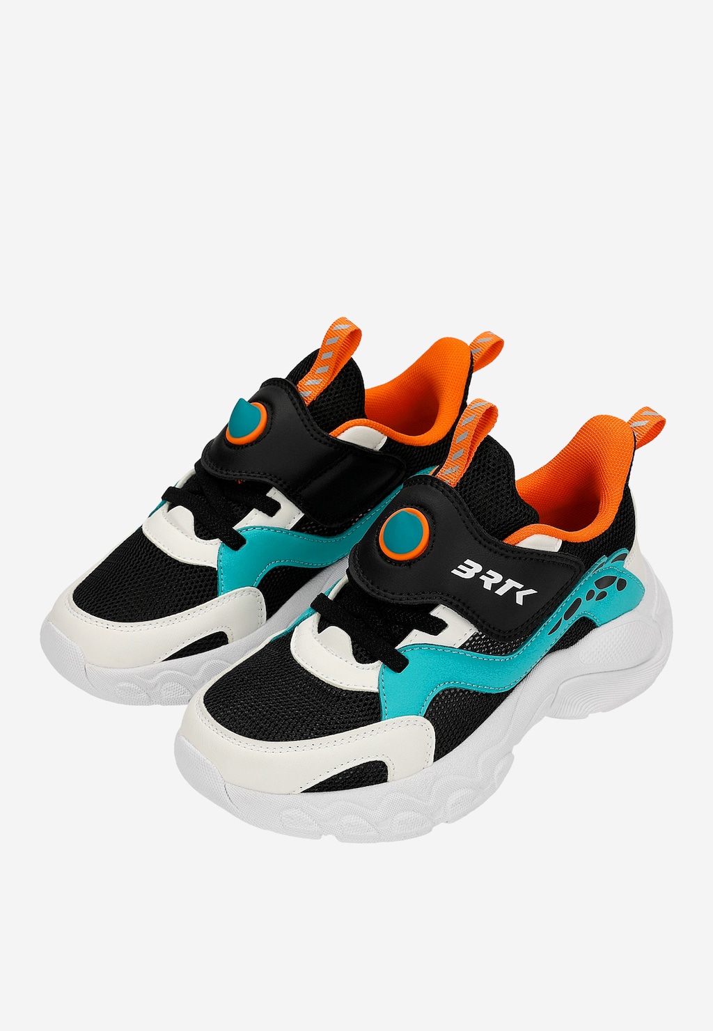 Kolorowe sneakersy chłopięce Bartek 87014-17 w czarno-biało-turkusowej kolorystyce z pomarańczowymi detalami i rzepem na białej podeszwie.