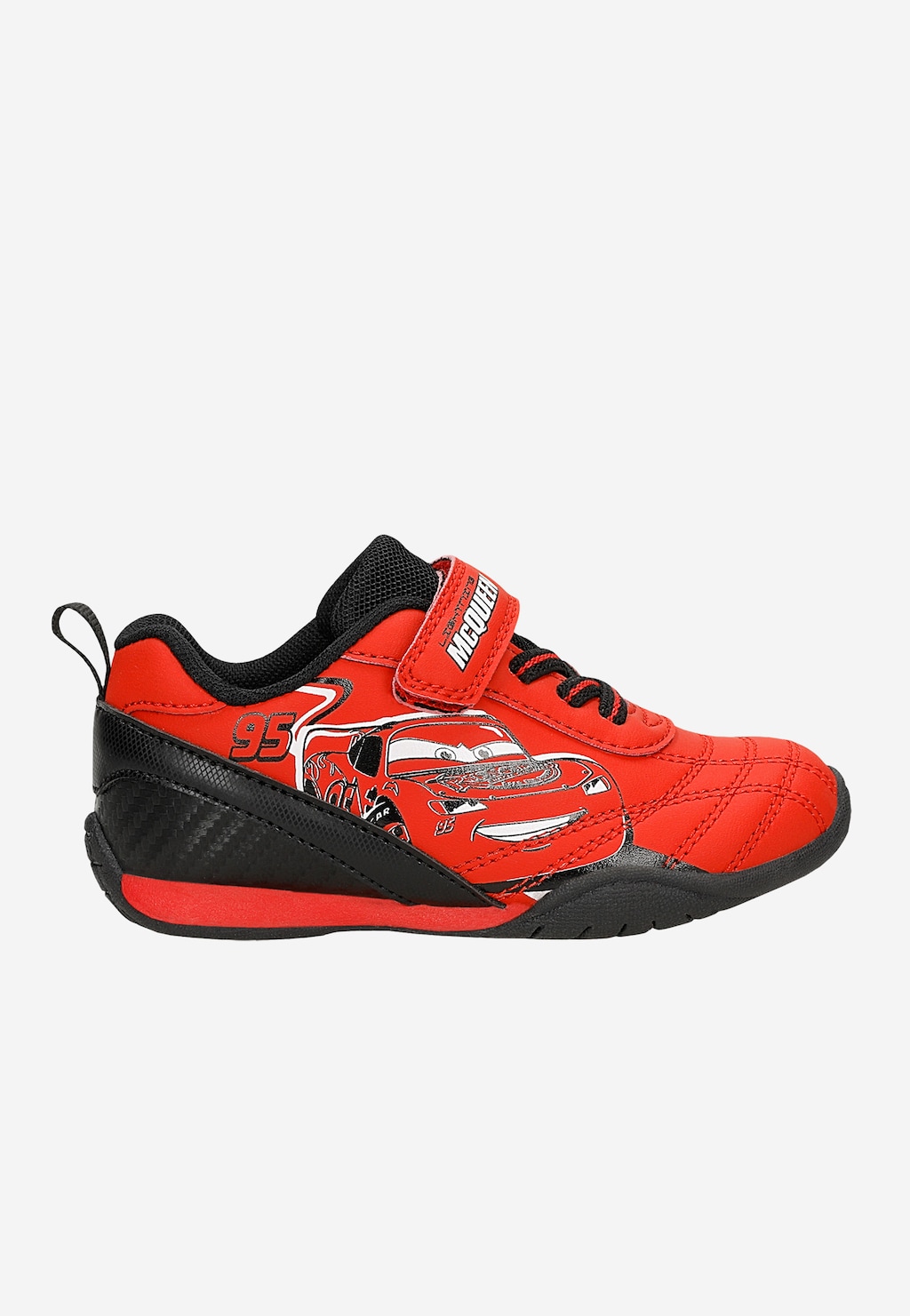 Czerwono-czarne sneakersy Bartek 87067-15 z nadrukiem Zygzaka McQueena z bajki Auta, zapięcie na rzep i elastyczne sznurówki, widok z boku.