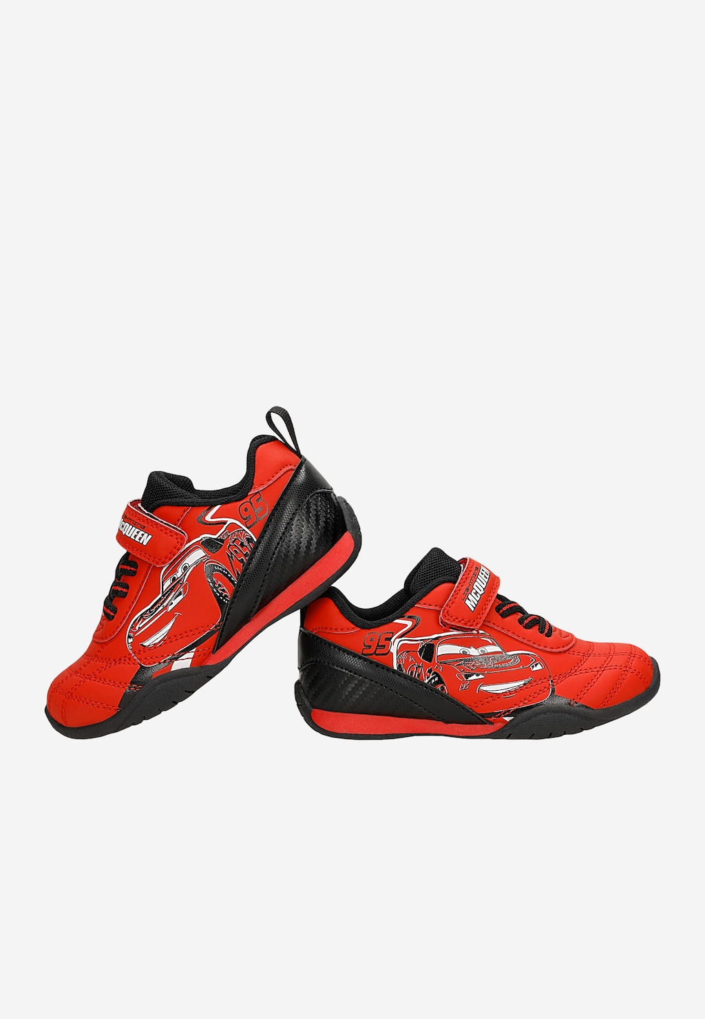 Czerwono-czarne sneakersy dziecięce Bartek 87067-15 z motywem Zygzaka McQueena z bajki Auta, zapięcie na rzep, widok z boku.