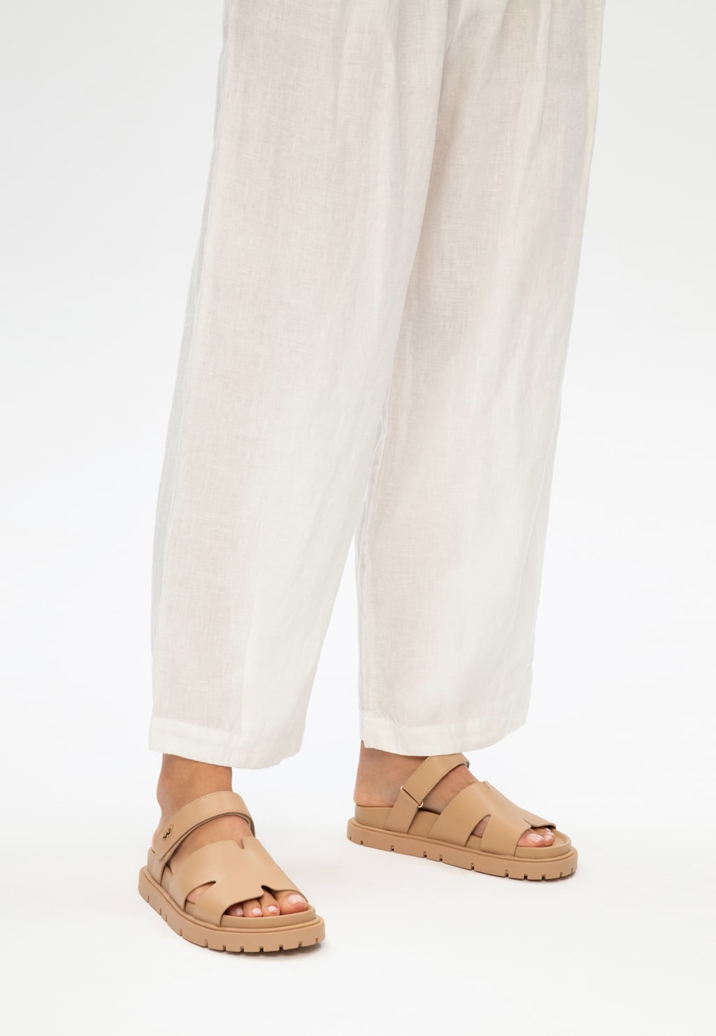 Beige Damen-Lederpantoletten mit dicker Sohle 74135-54 Widok 7