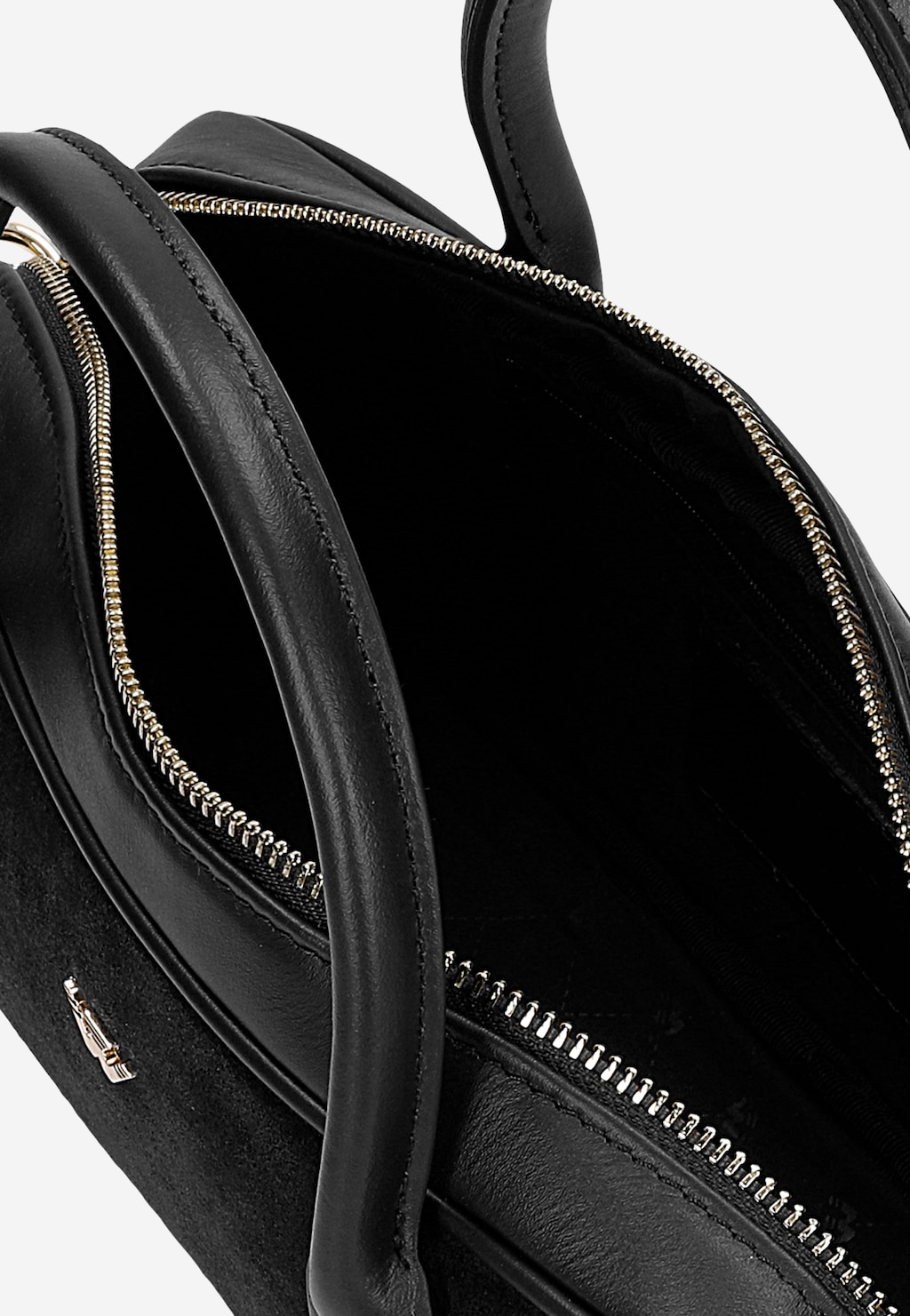 Wojas mała czarna torebka damska bowling bag 80521-71 – widok wnętrza z otwartym zamkiem błyskawicznym i skórzanymi uchwytami
