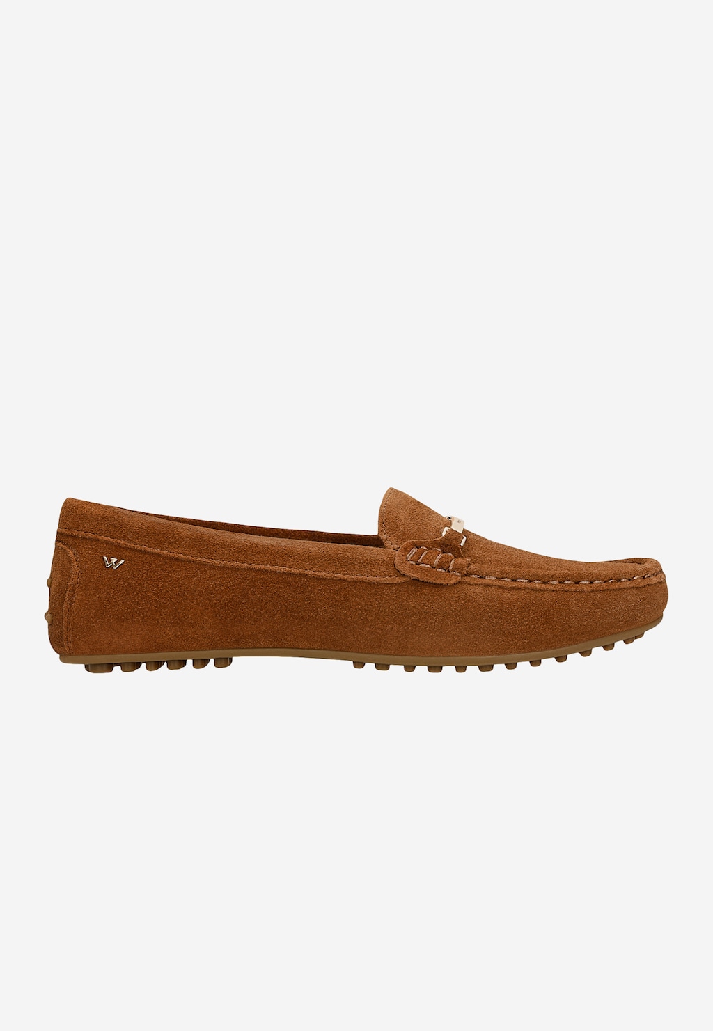 Brązowe zamszowe mokasyny damskie Wojas car shoes 46210-62, widok z boku, gumowa podeszwa z wypustkami, srebrne logo na boku.
