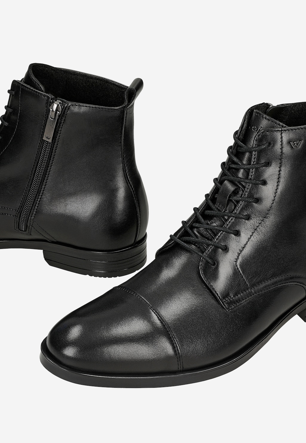 Wojas czarne skórzane trzewiki męskie model 24123-51 ze sznurowaniem i zamkiem, elegancki cap-toe, zbliżenie na przód i bok buta.