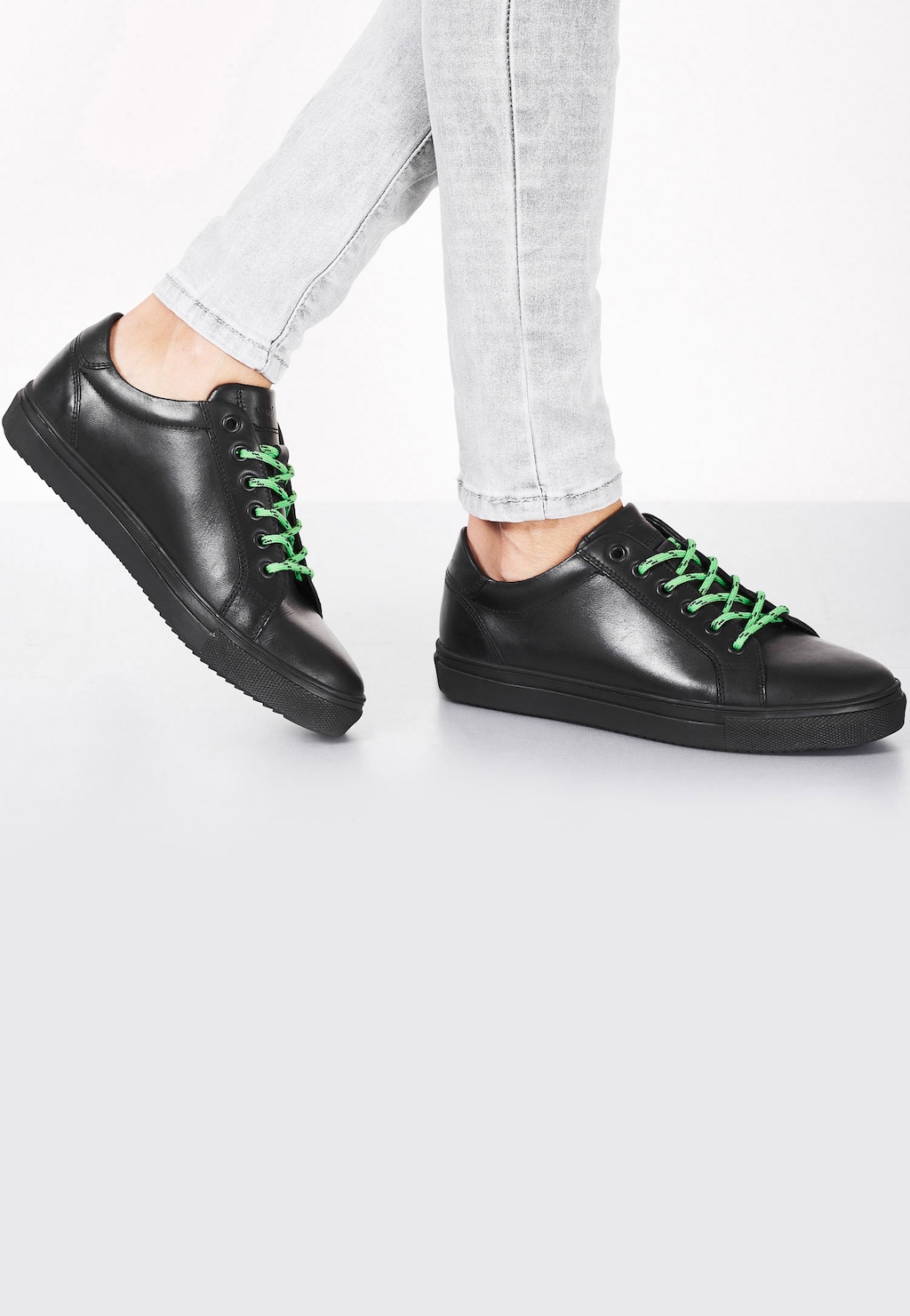 Czarne damskie półbuty 8487-51 Widok 1