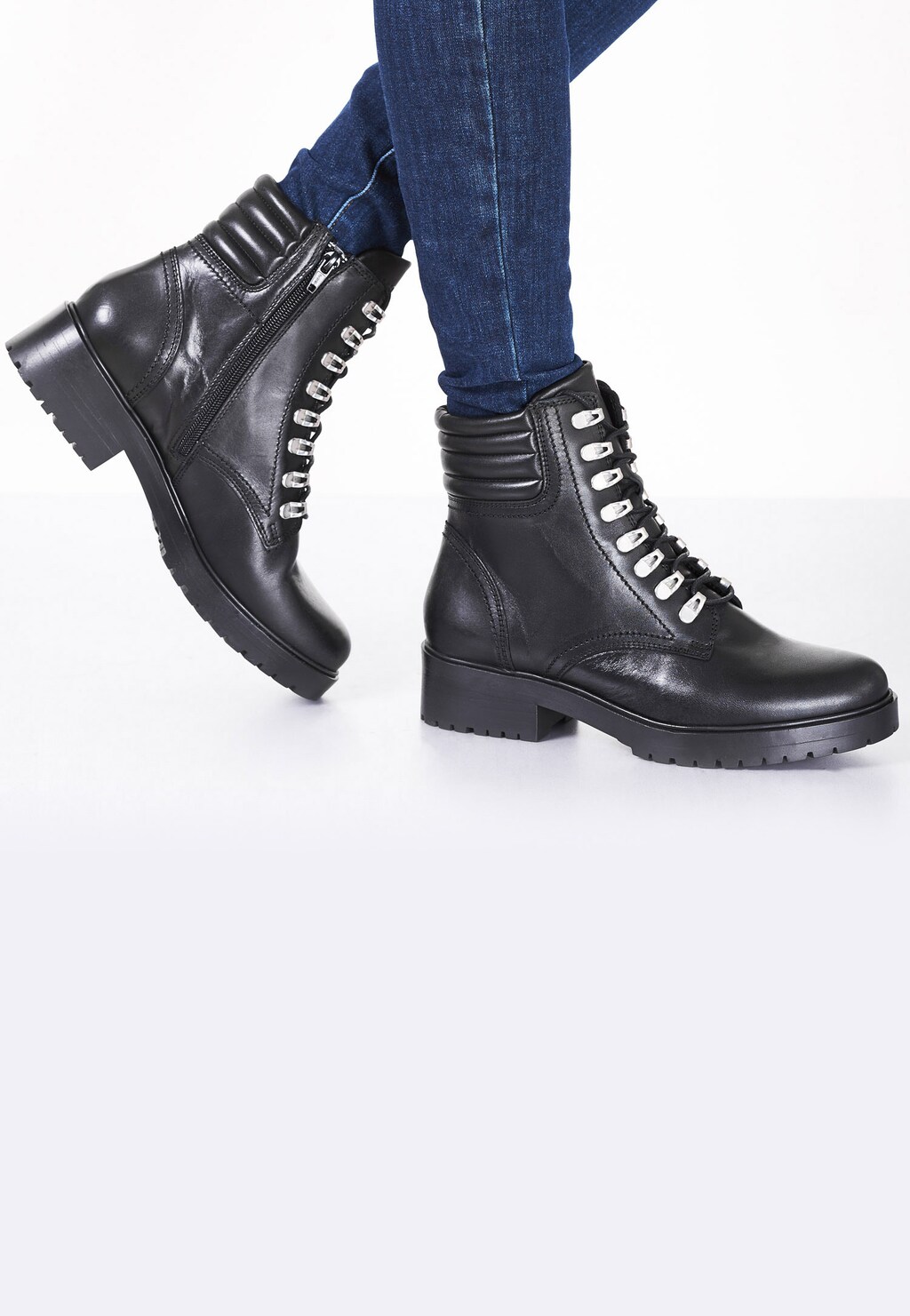 Czarne trzewiki damskie 8676-51 Widok 1