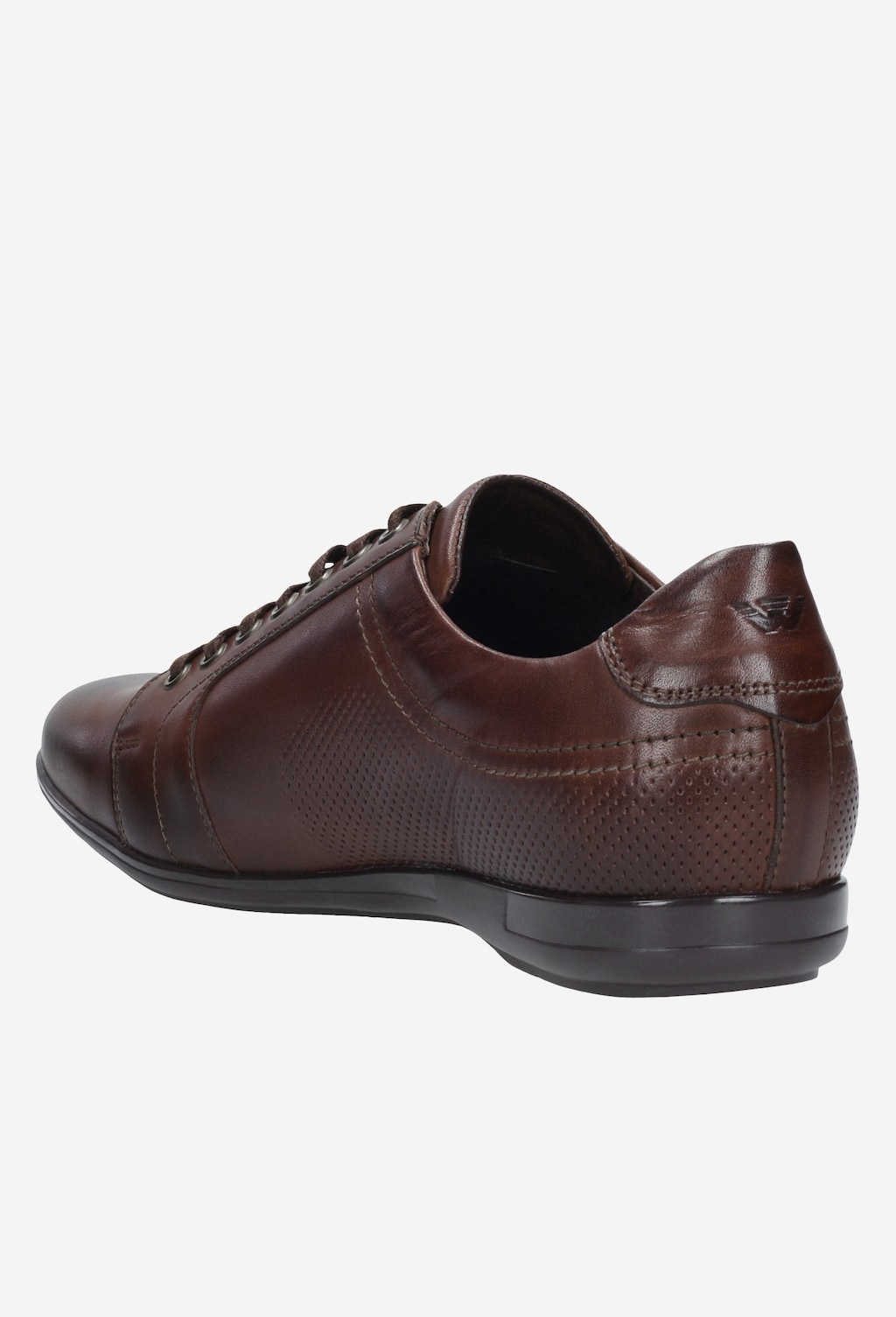 Brązowy półbut męski Wojas model 7004-52 z widoku z boku, ukazujący skórzane wykończenie, perforowany wzór i czarną podeszwę.