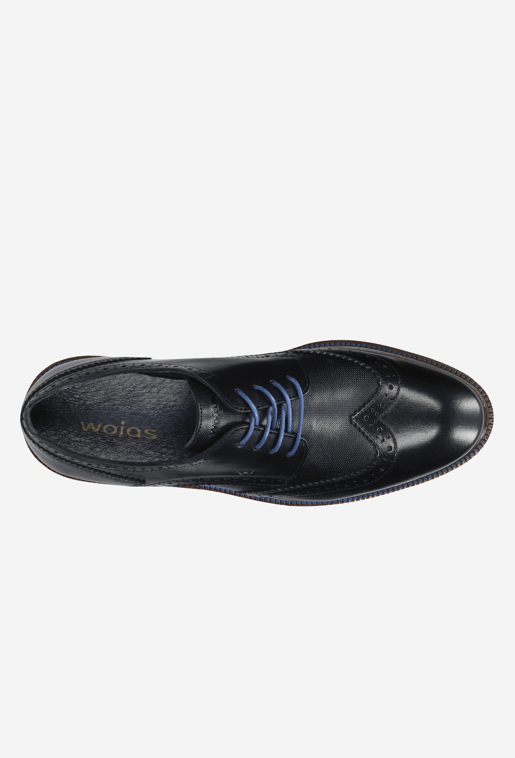 Czarne półbuty męskie Wojas model 9072-51 z widokiem z góry, ozdobione niebieskimi sznurówkami i brogue'owymi perforacjami, z widocznym logo marki na wkładce.