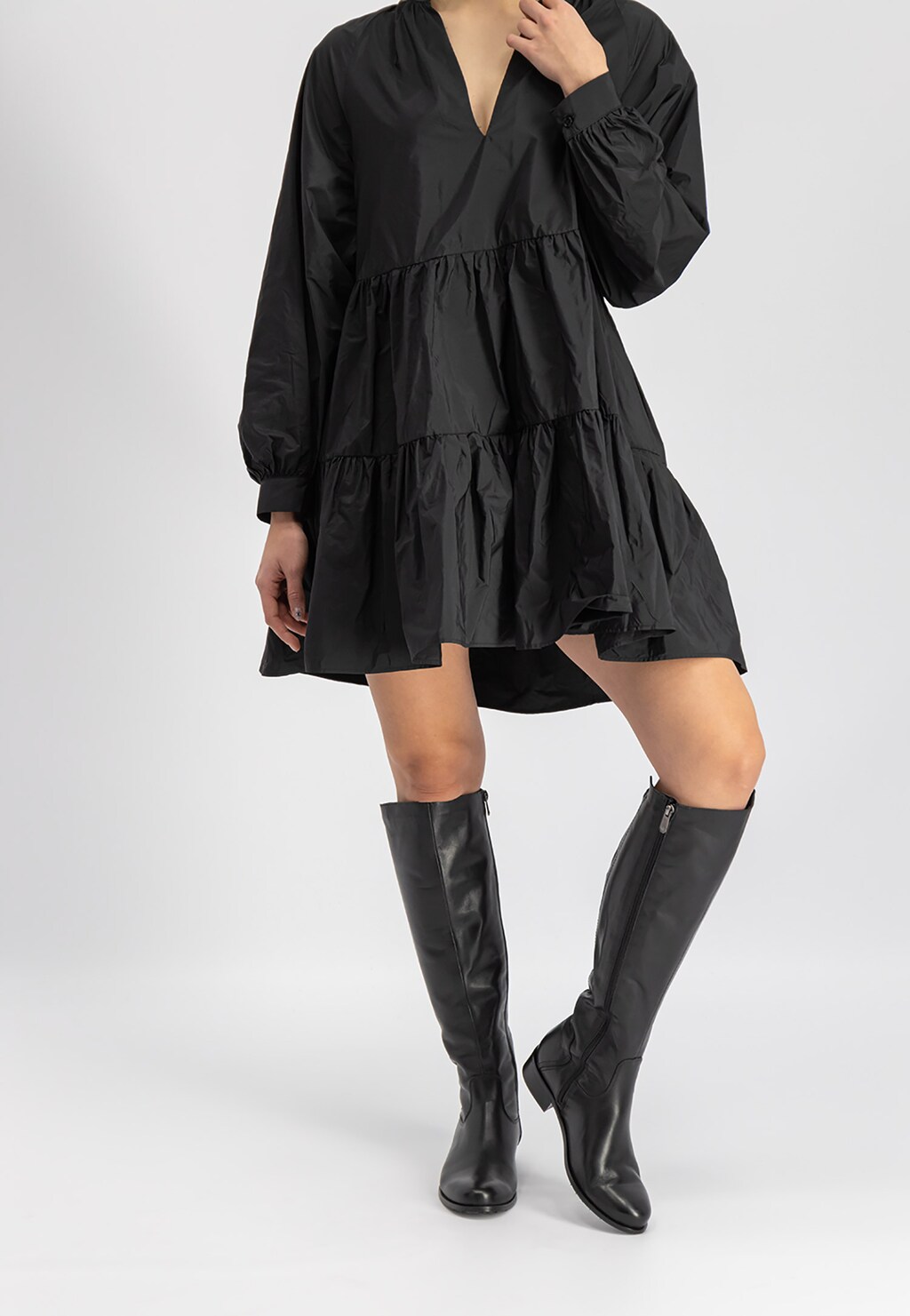 Czarne klasyczne kozaki damskie na płaskiej podeszwie 7721-51 Widok 1