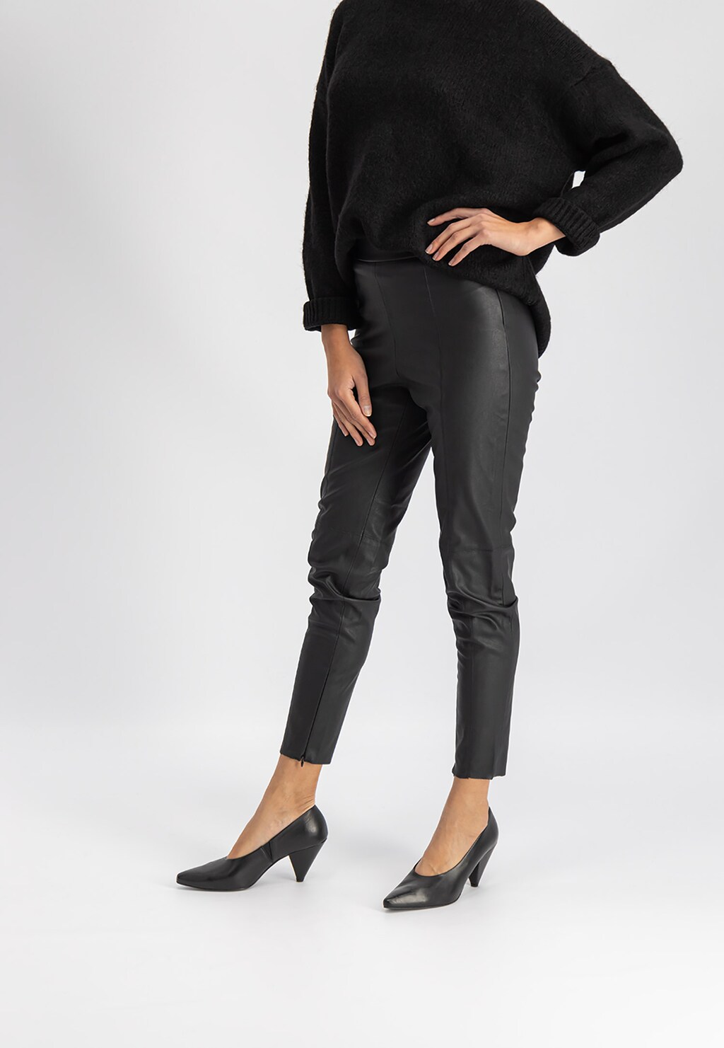 Czarne czółenka damskie 8398-51 Widok 1