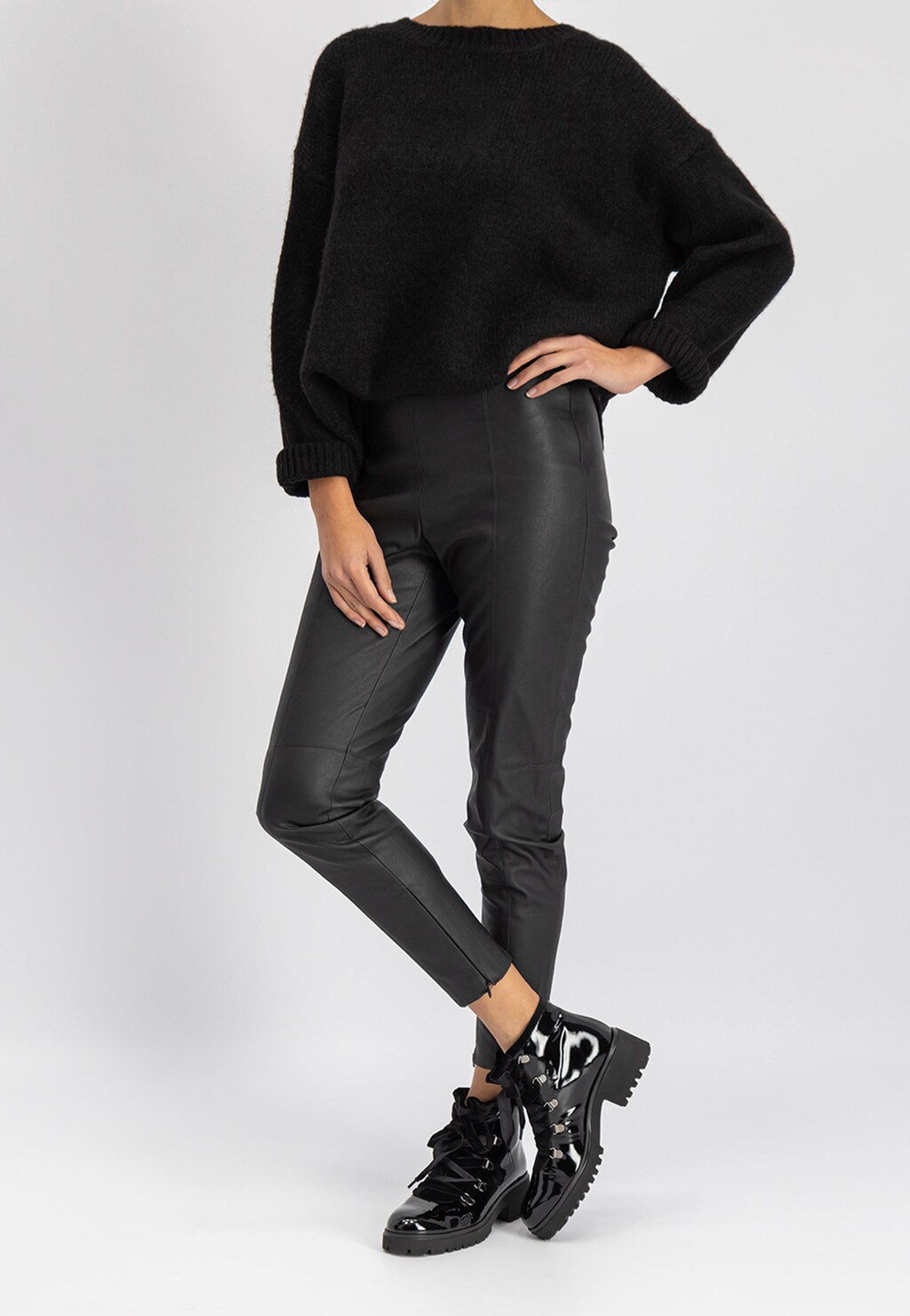 Czarne trzewiki damskie 8657-31 Widok 1