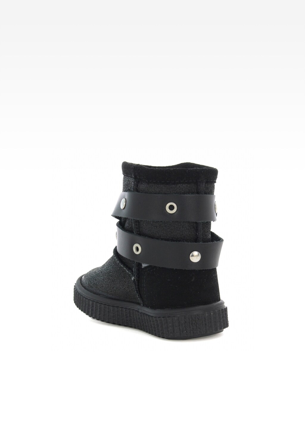 Czarne, ocieplane kozaki dziewczęce Bartek W-610670/BAX z ozdobnymi paskami i metalowymi oczkami, widok z boku, idealne na zimę.