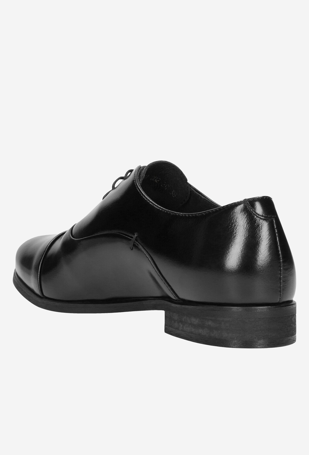 Eleganckie czarne półbuty damskie Wojas model 46002-51, wykonane z połyskującej skóry, z zaokrąglonym noskiem i niskim obcasem, widok z boku.